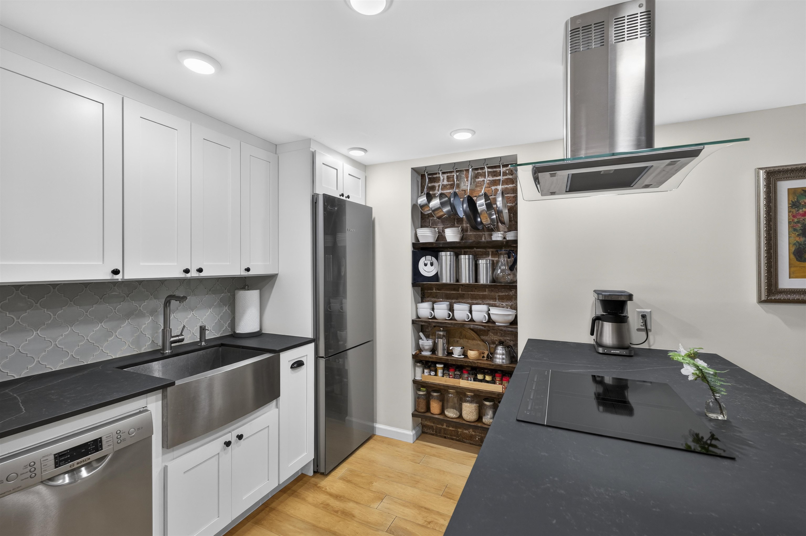 230 BLOOMFIELD ST - Photo 4