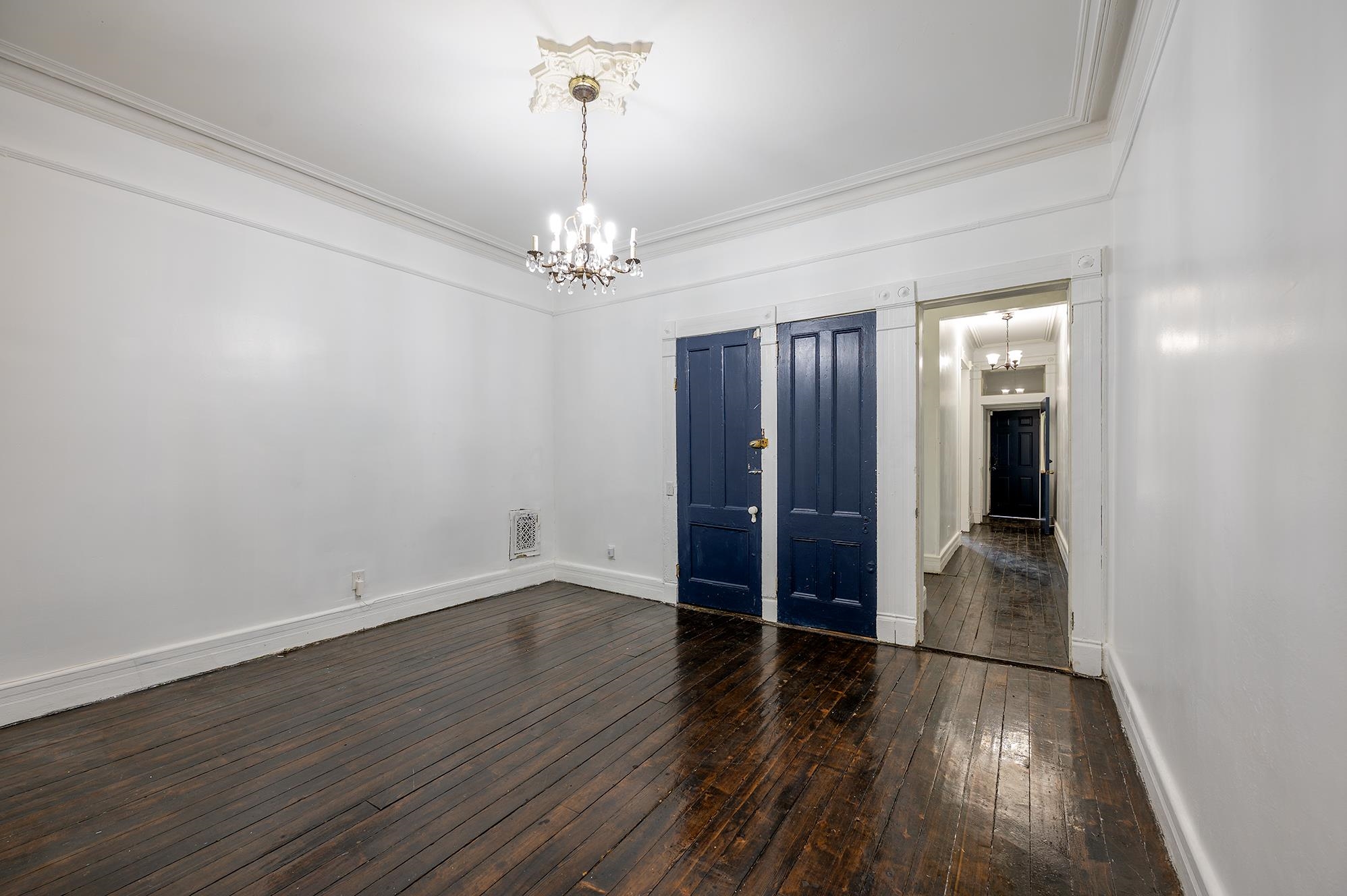 459 BERGEN AVE - Photo 2