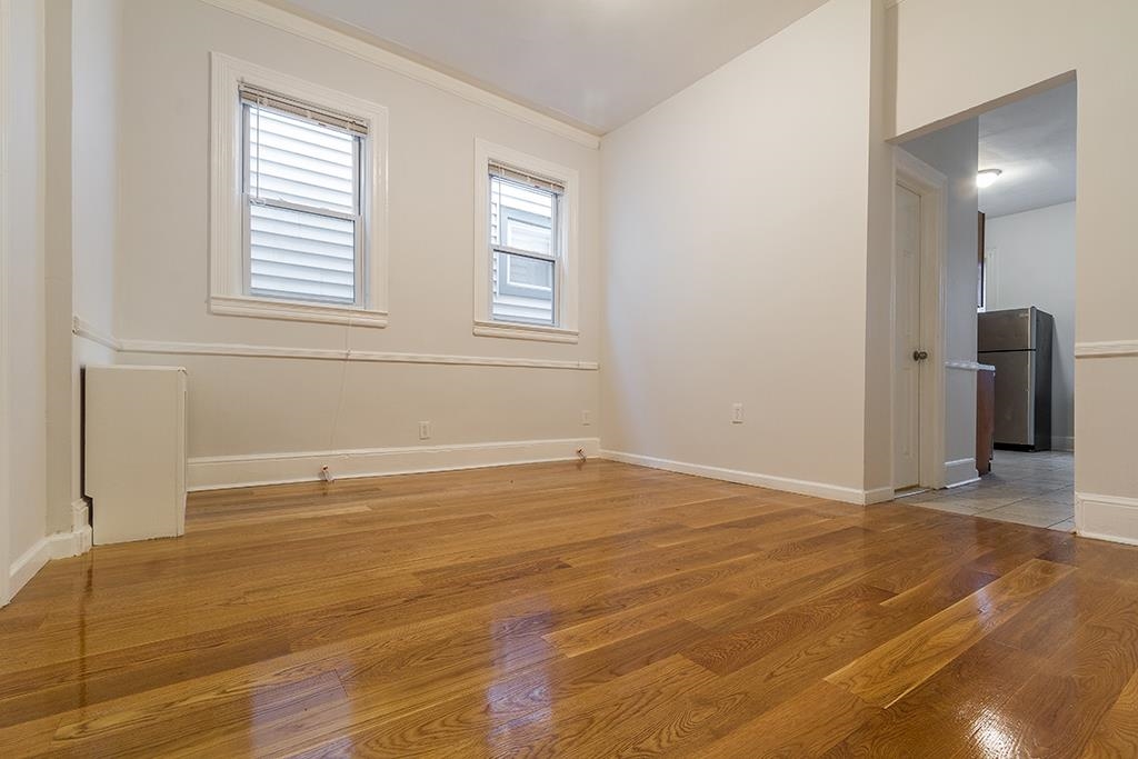 888 SUMMIT AVE - Photo 3