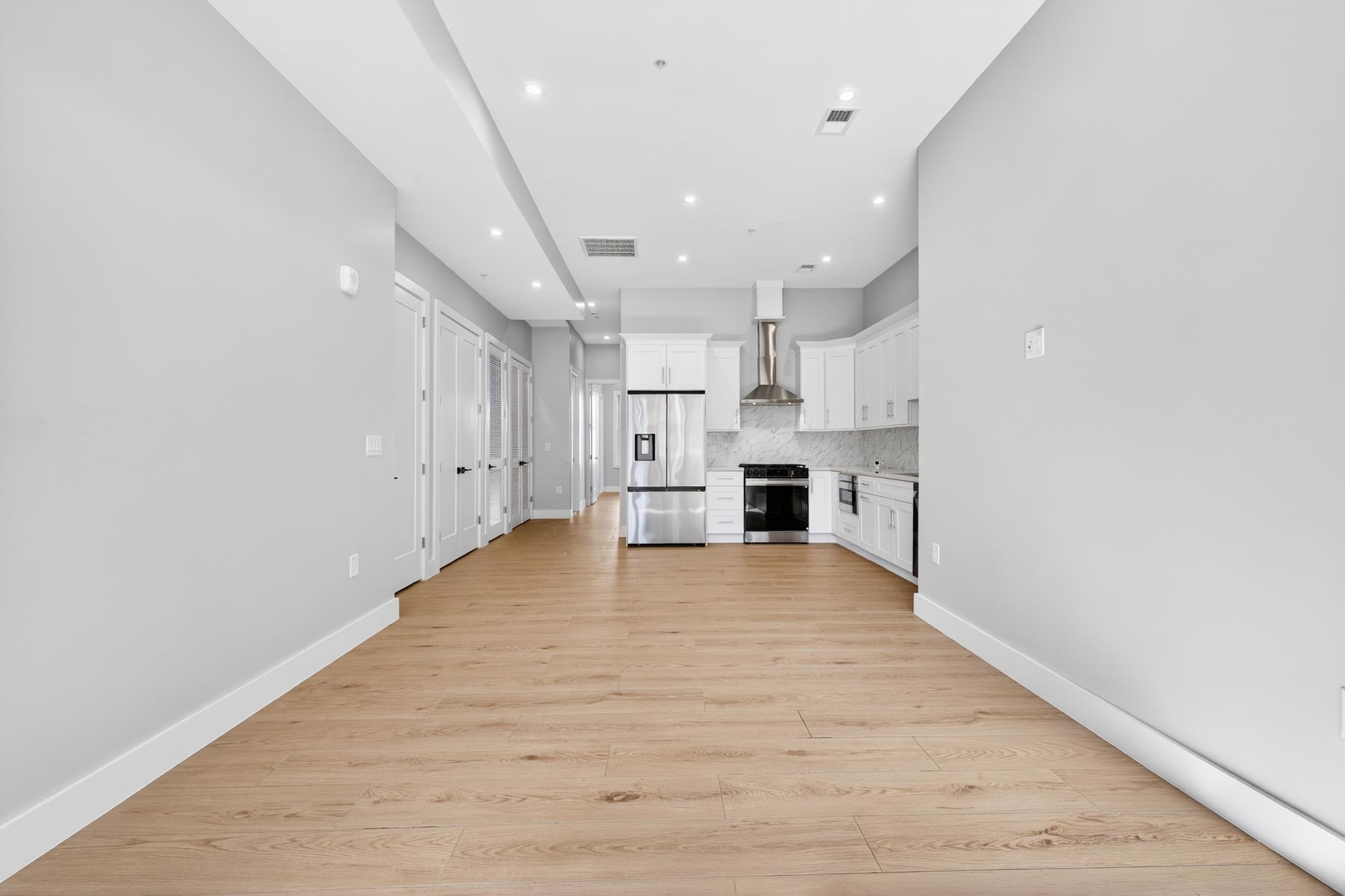 126 DE KALB AVE - Photo 2