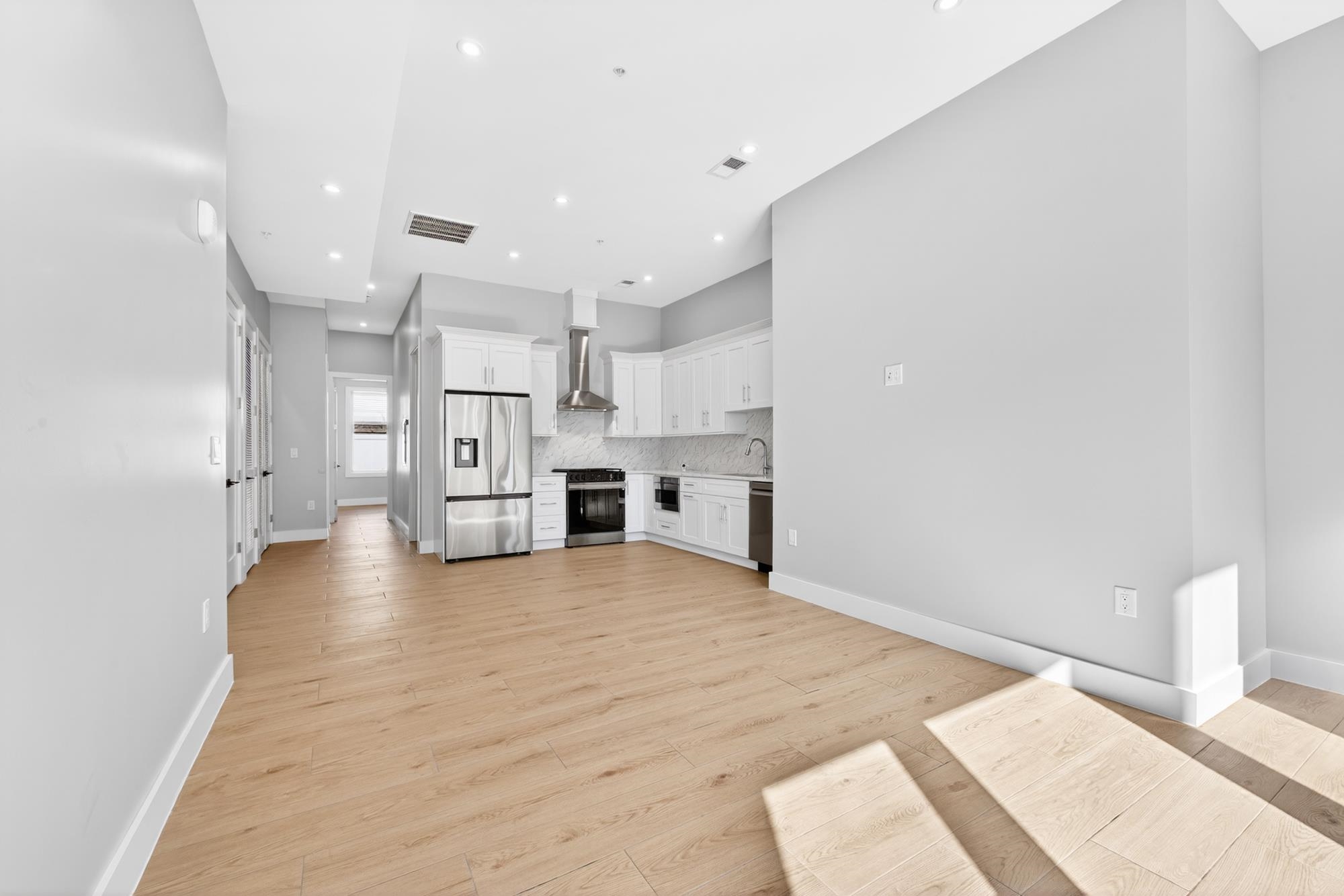 126 DE KALB AVE - Photo 3