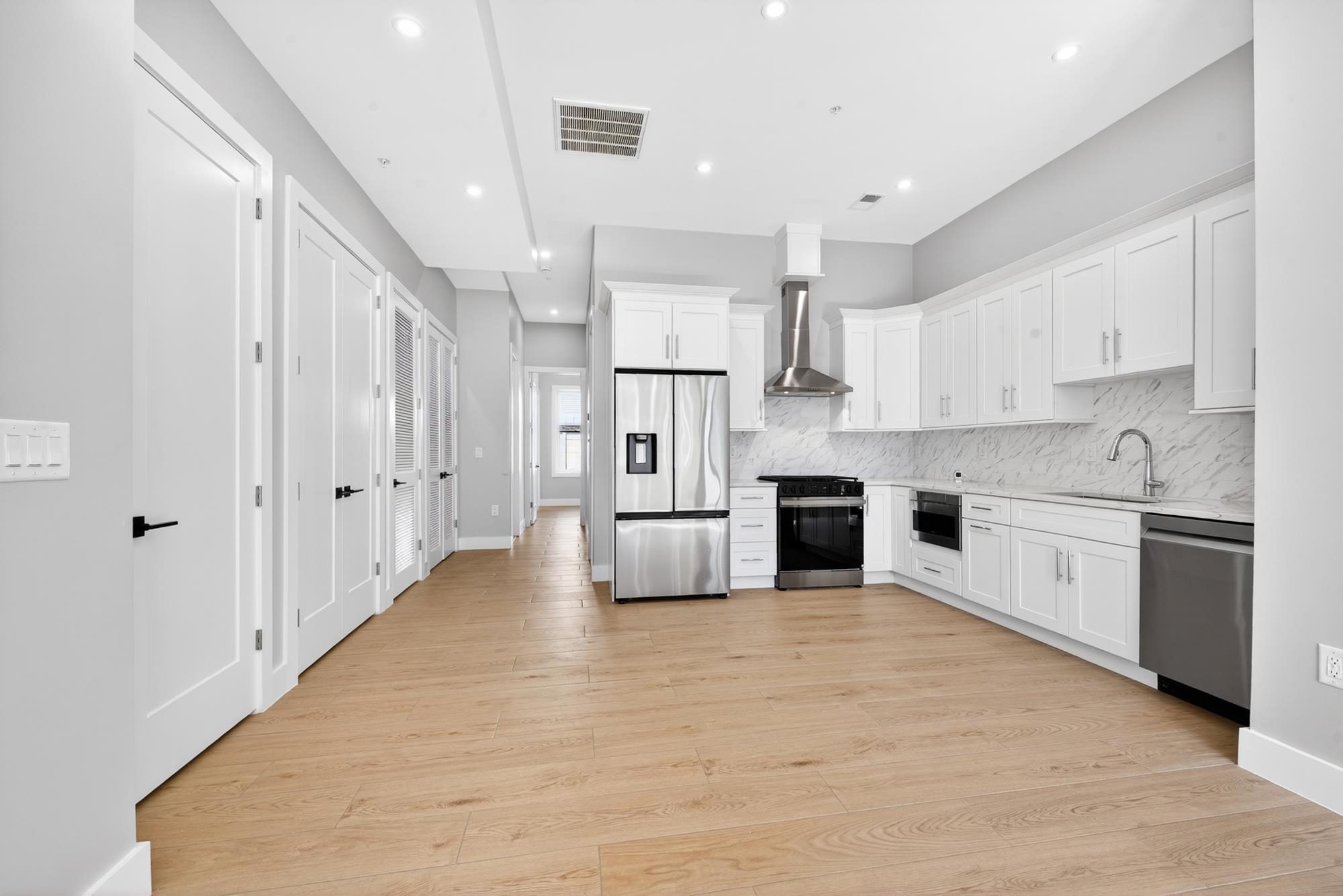 126 DE KALB AVE - Photo 4