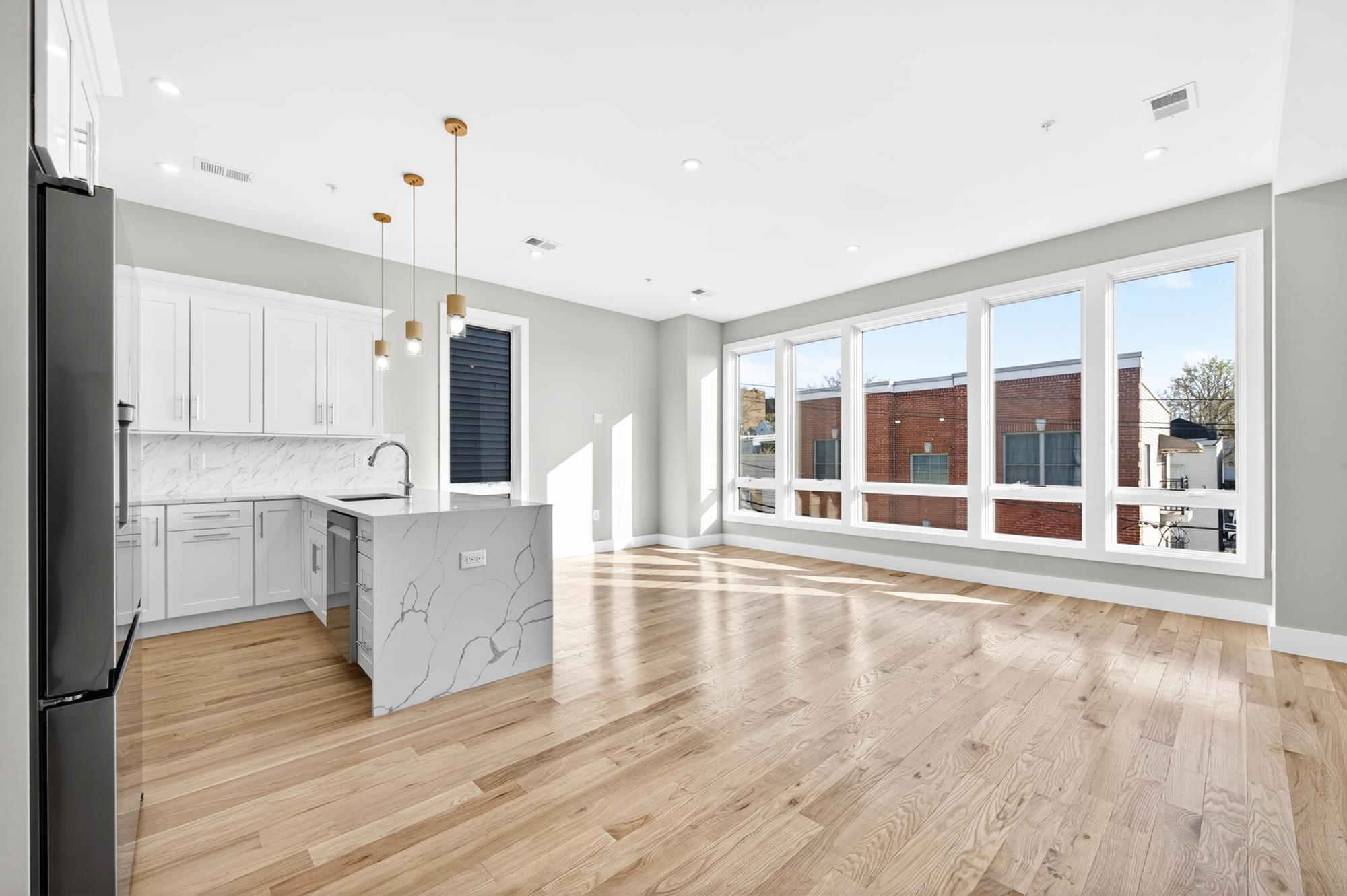 126 DE KALB AVE - Photo 4