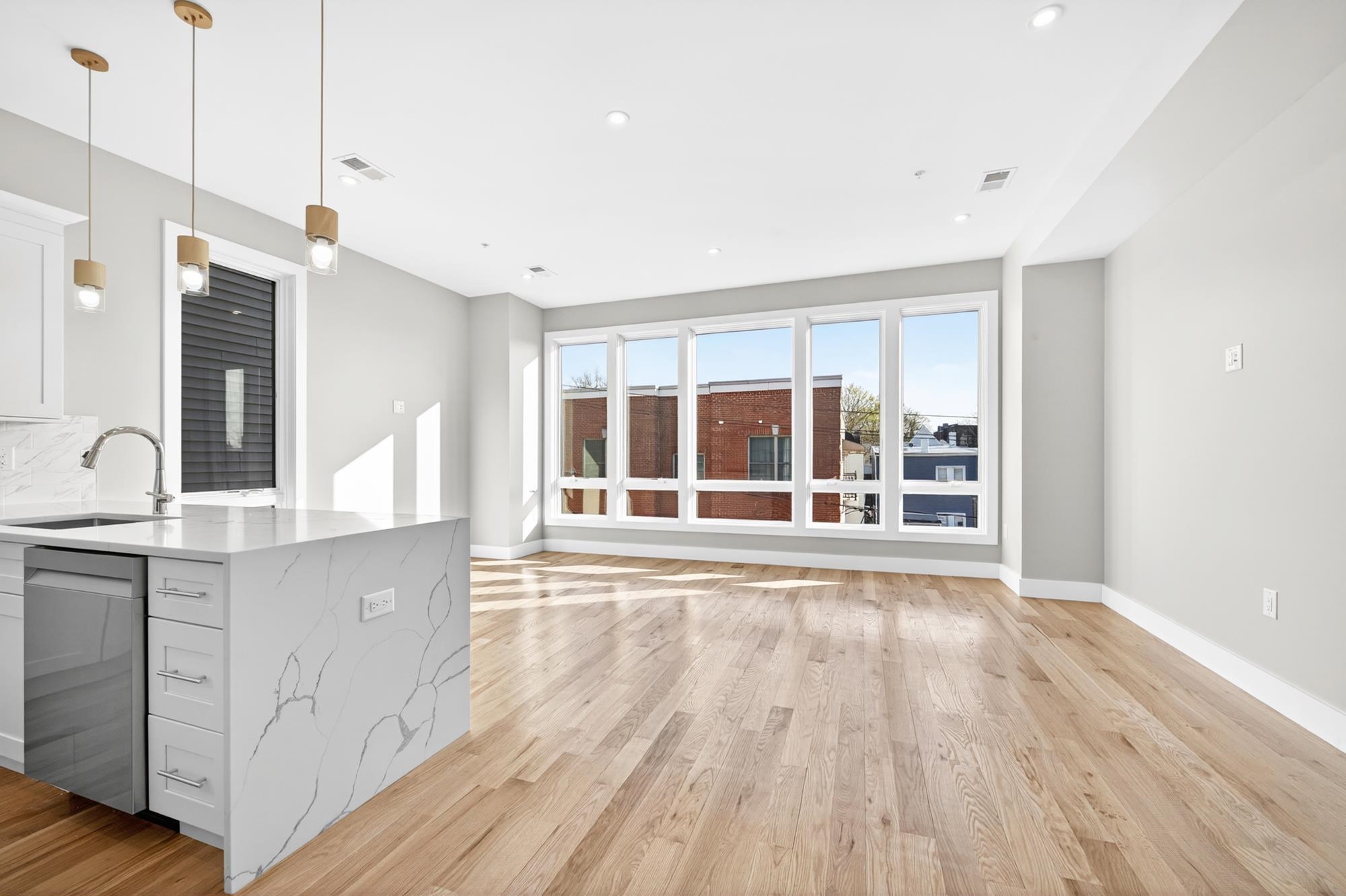 126 DE KALB AVE - Photo 5