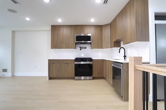 182 COLUMBIA AVE - Photo 2