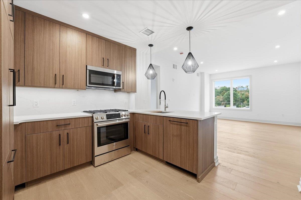 921 MADISON ST - Photo 4
