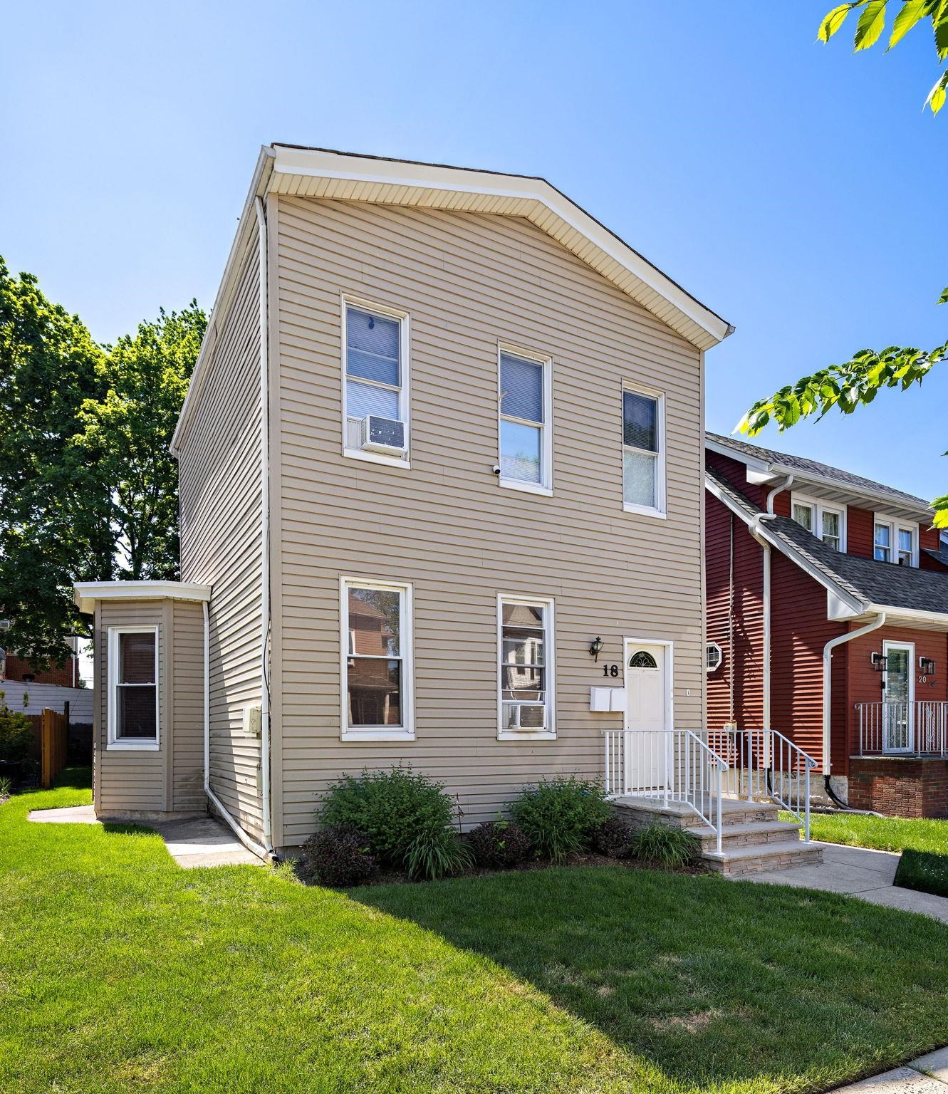 18 LINCOLN PL - Photo 1