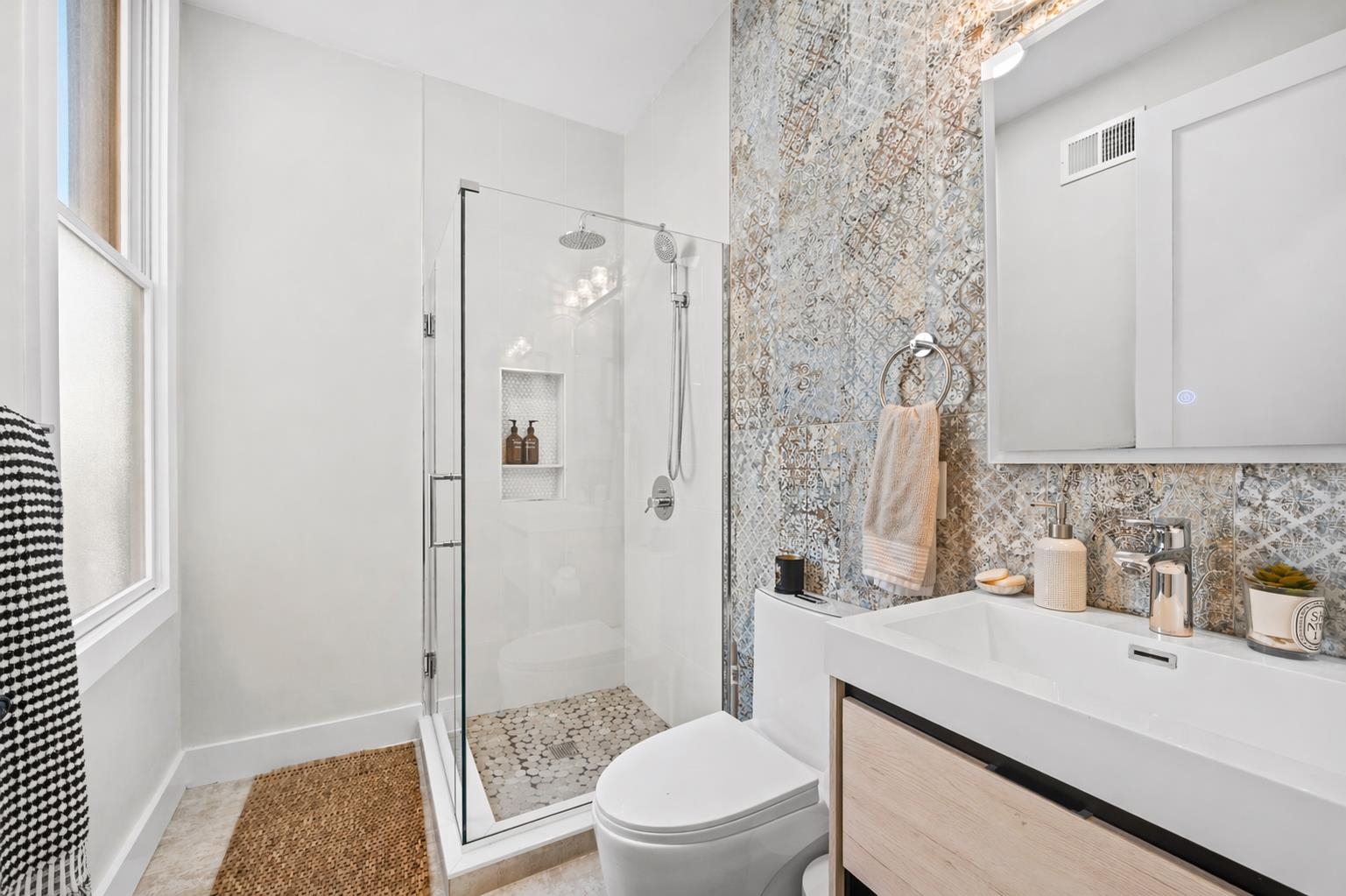 289 WEBSTER AVE - Photo 4