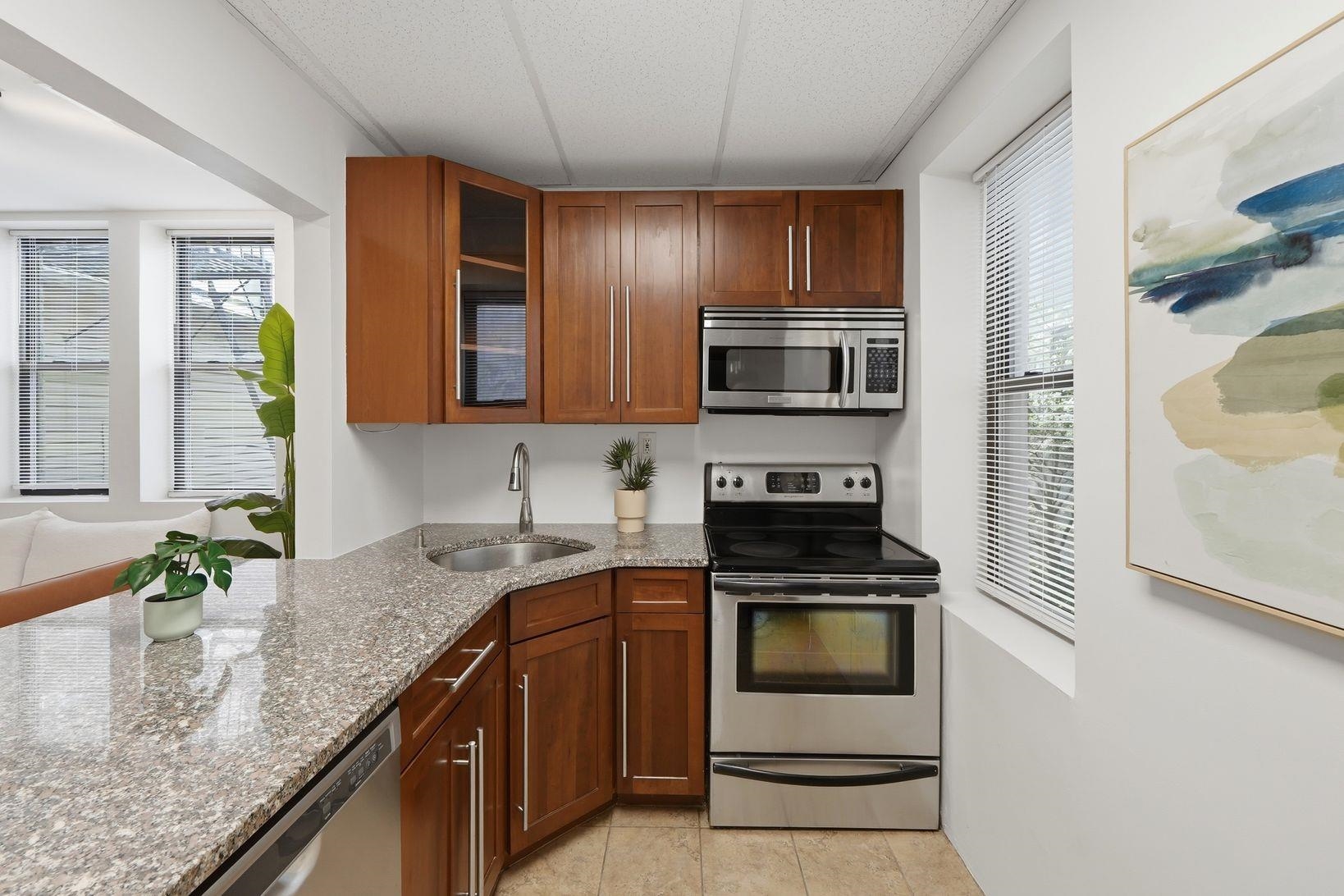 258 BARROW ST - Photo 5