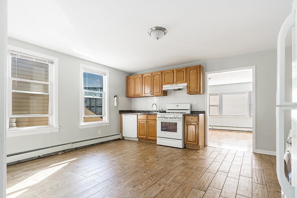 85 COTTAGE ST - Photo 2