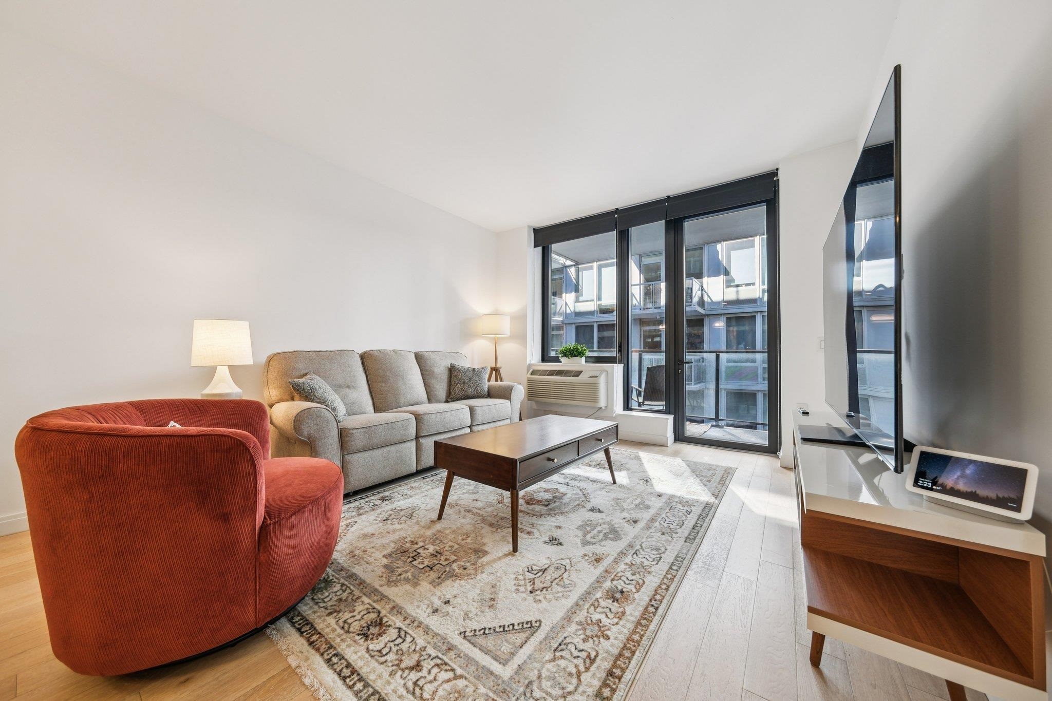 160 1ST ST - Photo 2