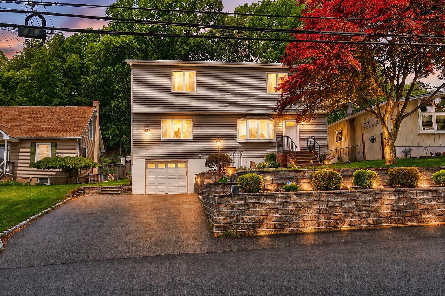 27 SENECA AVE - Photo 2