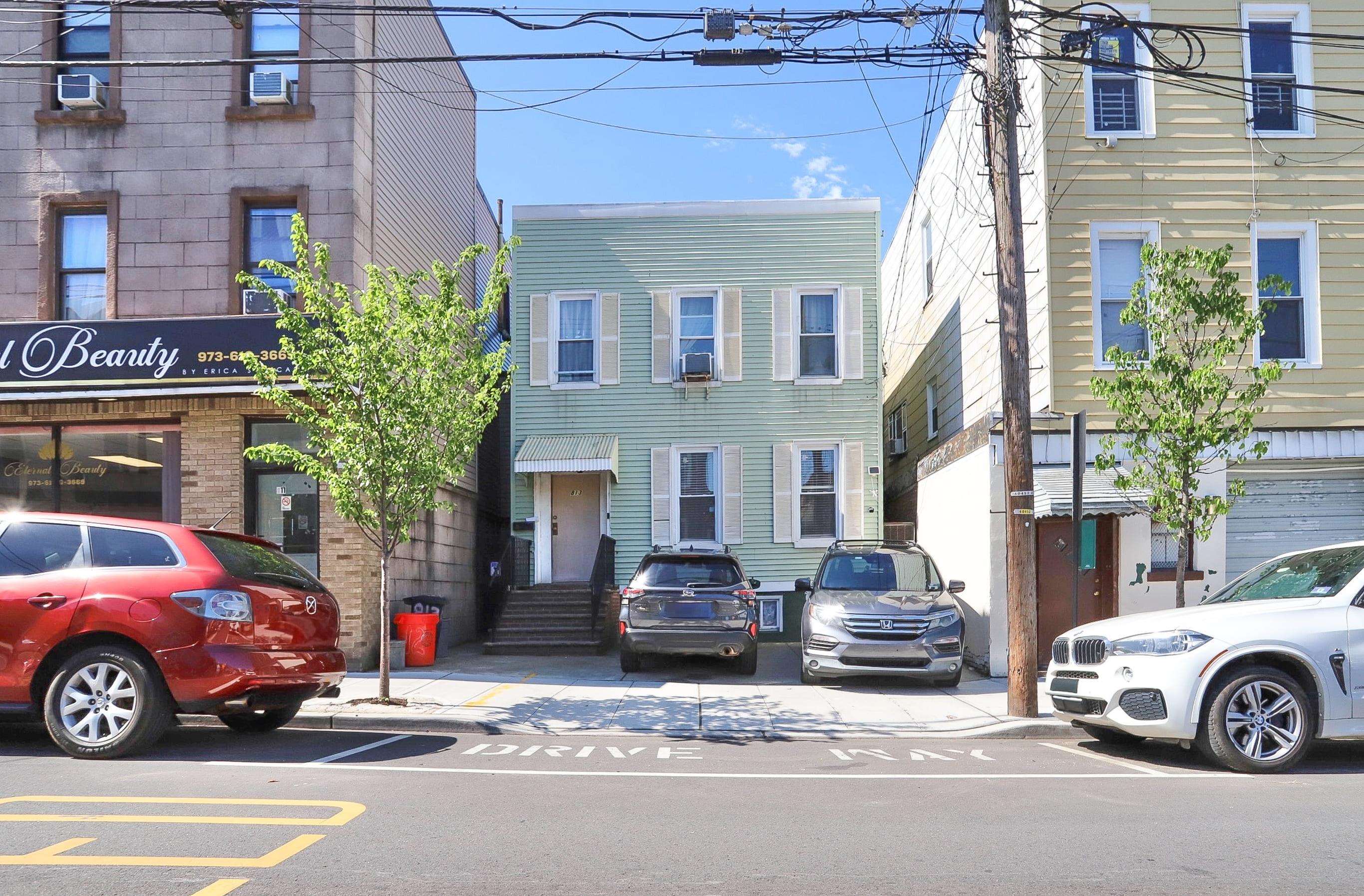 813 12TH ST - Photo 1