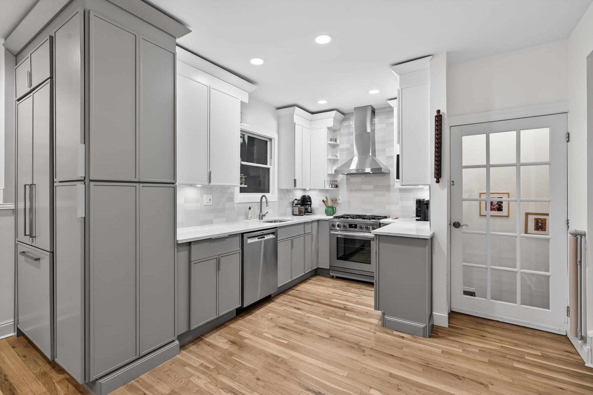 504 1ST ST - Photo 4