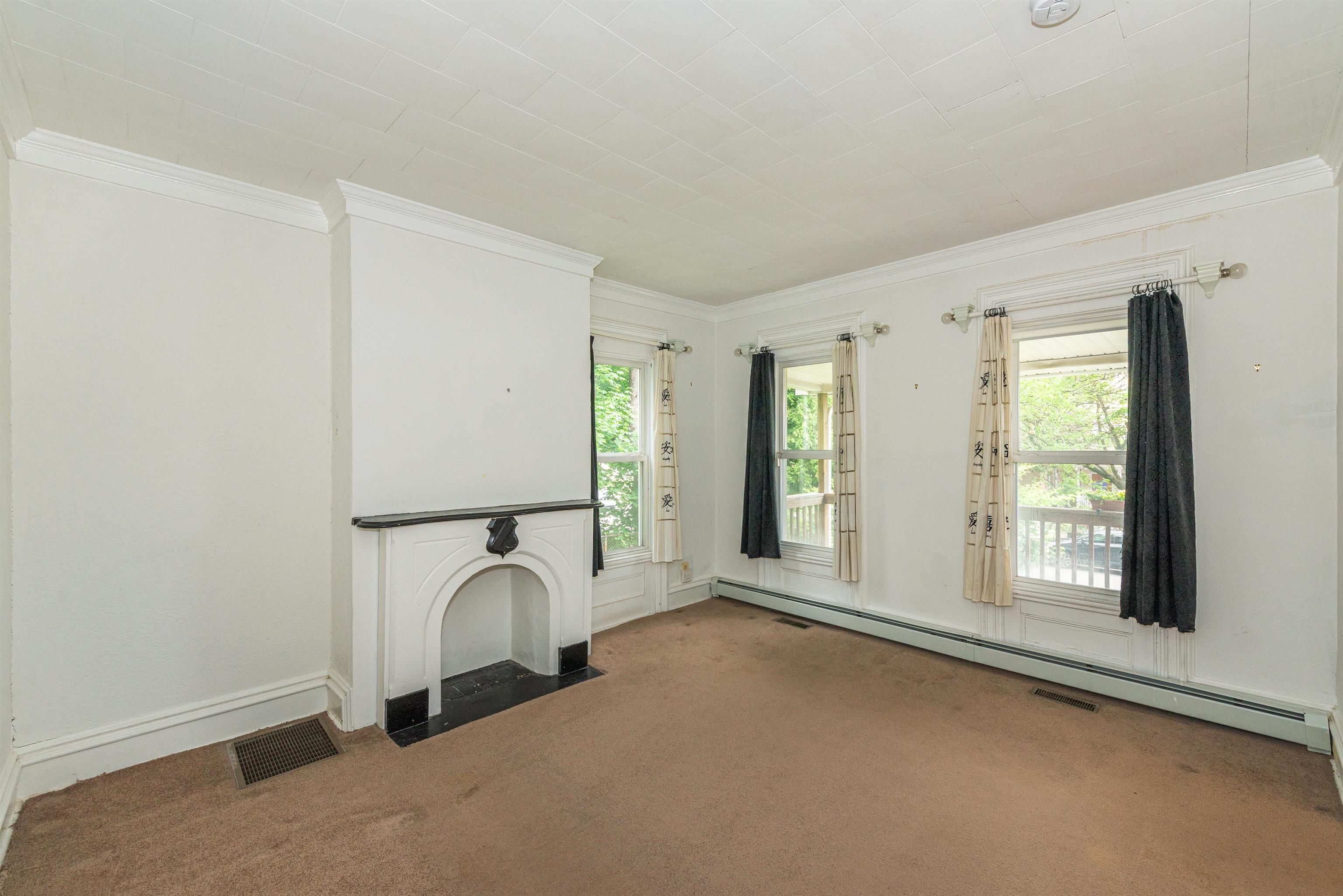116 FOREST ST - Photo 4
