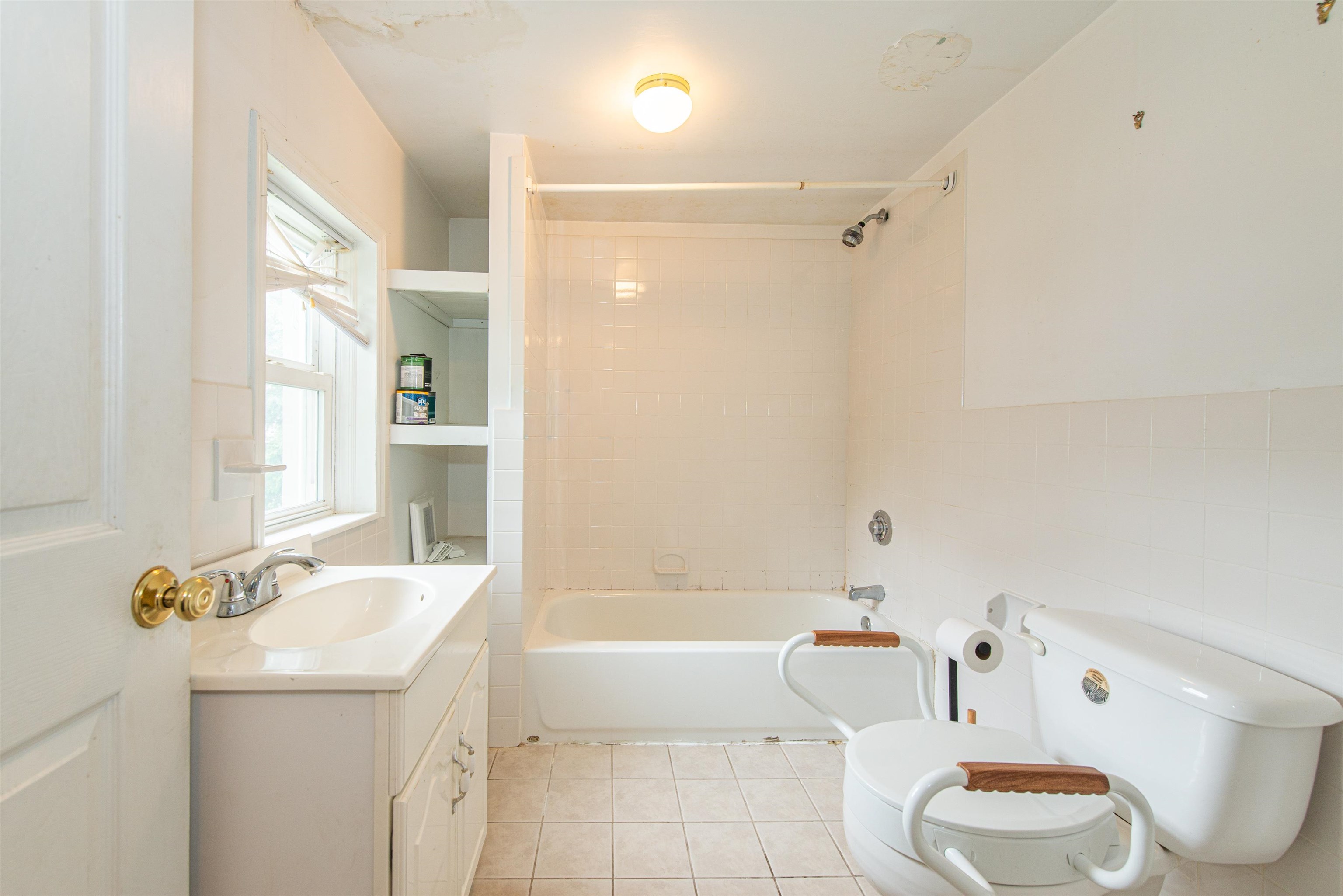116 FOREST ST - Photo 6