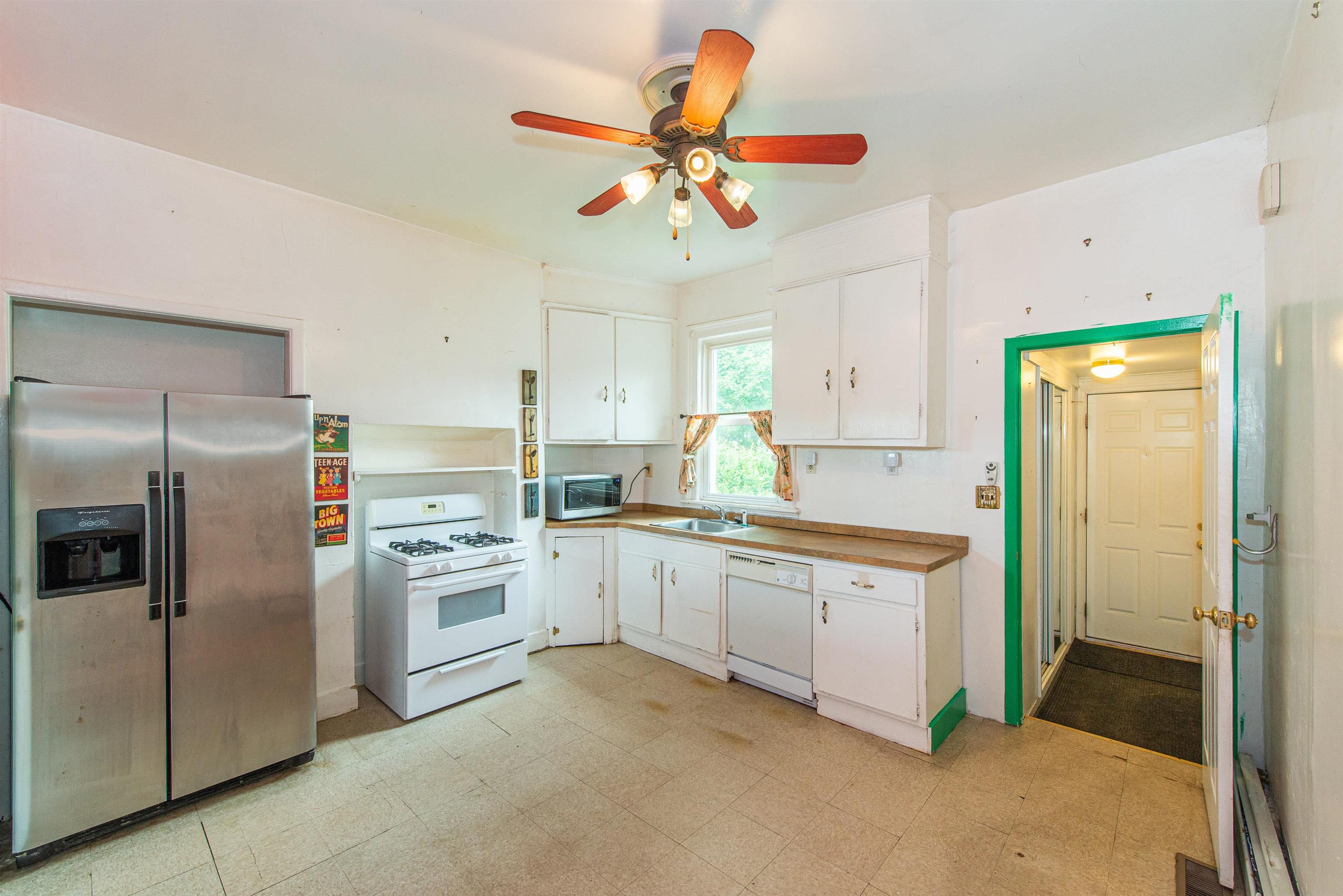 116 FOREST ST - Photo 7