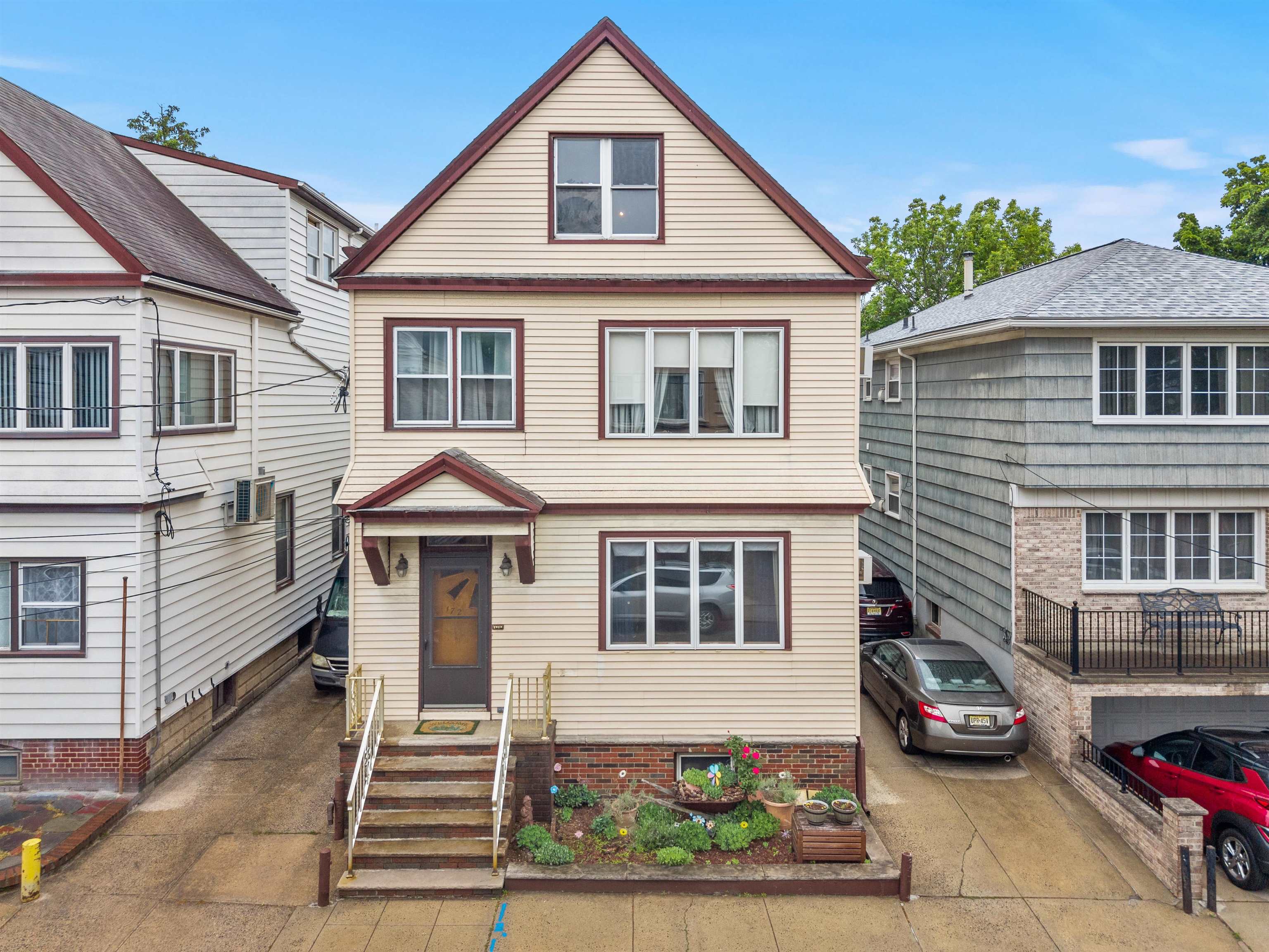 172 WEST 33RD ST - Photo 1