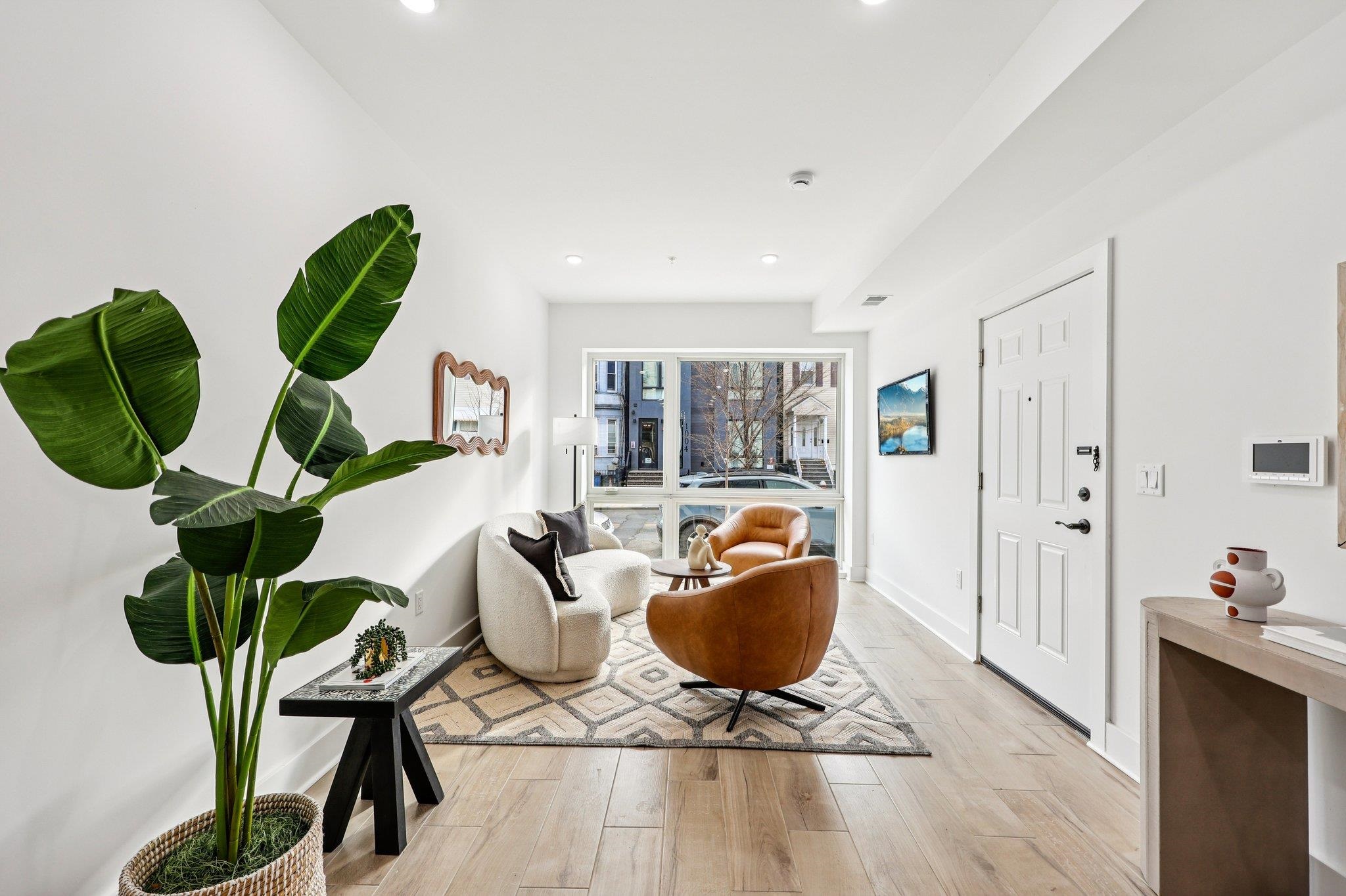 1003 SUMMIT AVE - Photo 1