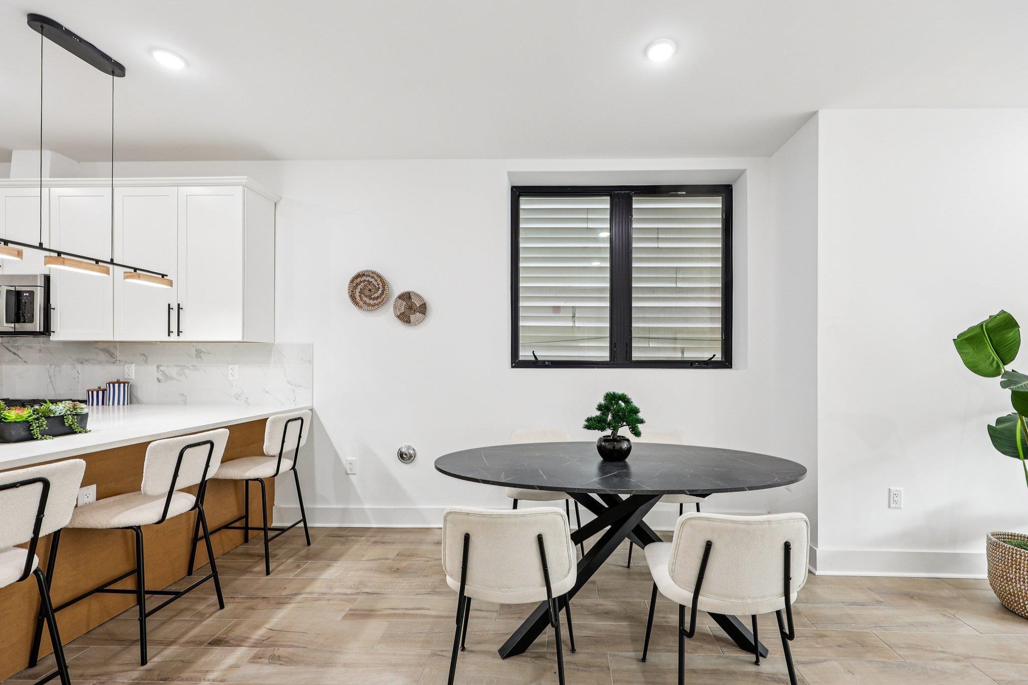 1003 SUMMIT AVE - Photo 4