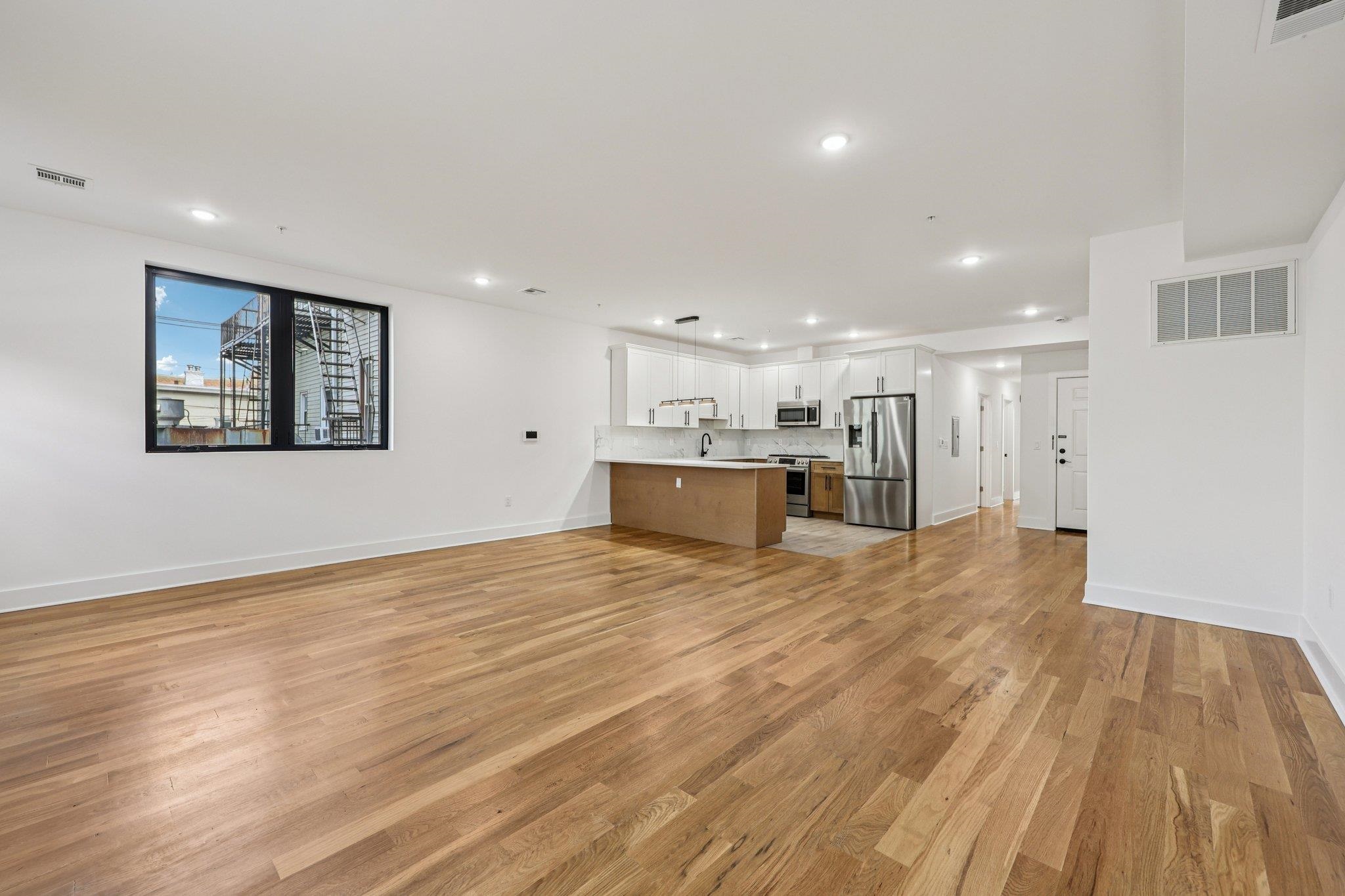 1003 SUMMIT AVE - Photo 1