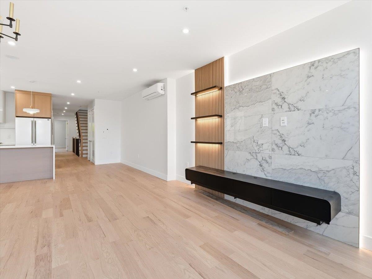 1123 SUMMIT AVE - Photo 4