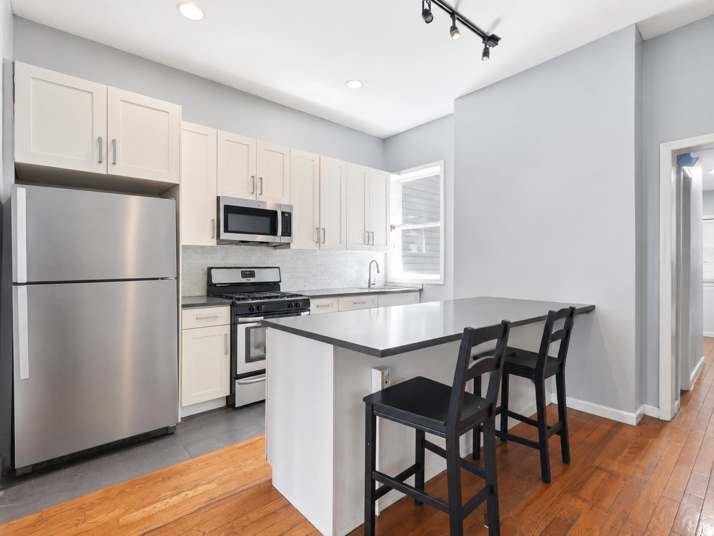 62 VAN REYPEN ST - Photo 1