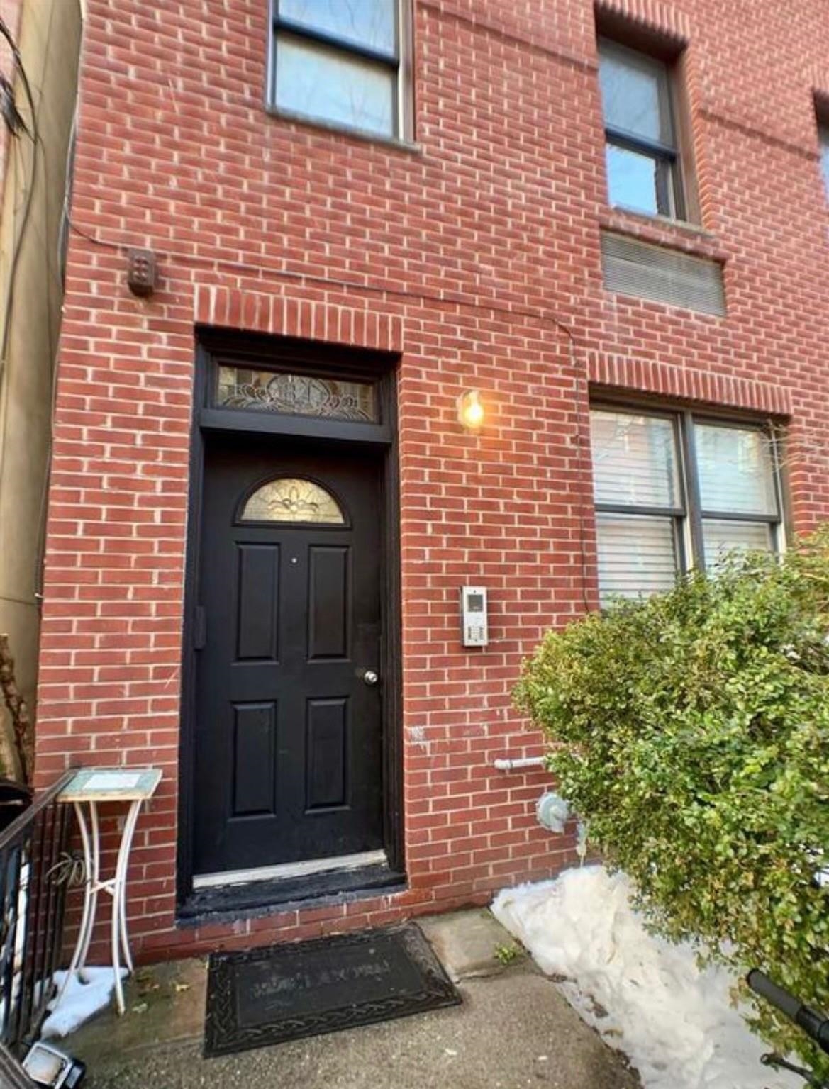 84 MONROE ST - Photo 1