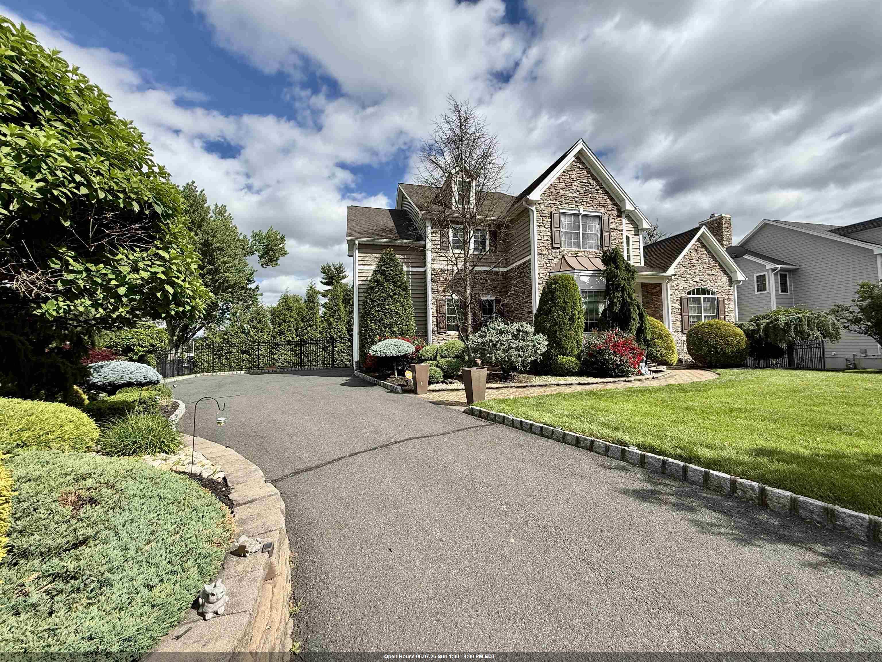 1 HARTMAN CT - Photo 1