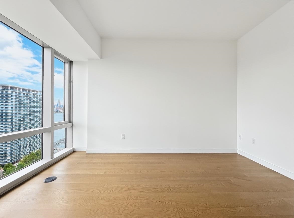 75 PARK LANE SOUTH #1904