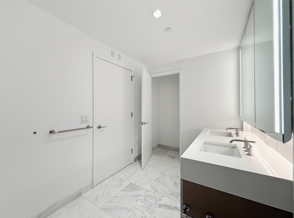 75 PARK LANE SOUTH #1904
