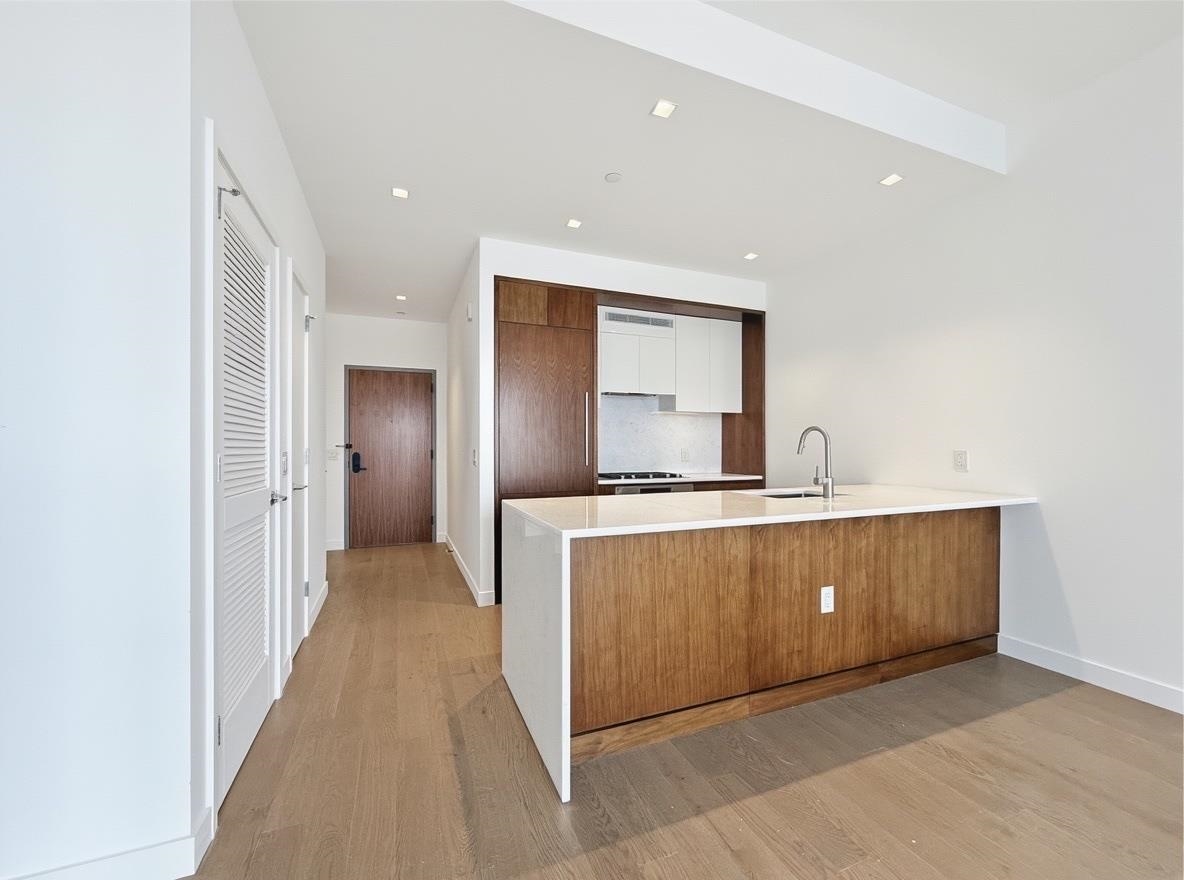 75 PARK LANE SOUTH #1904
