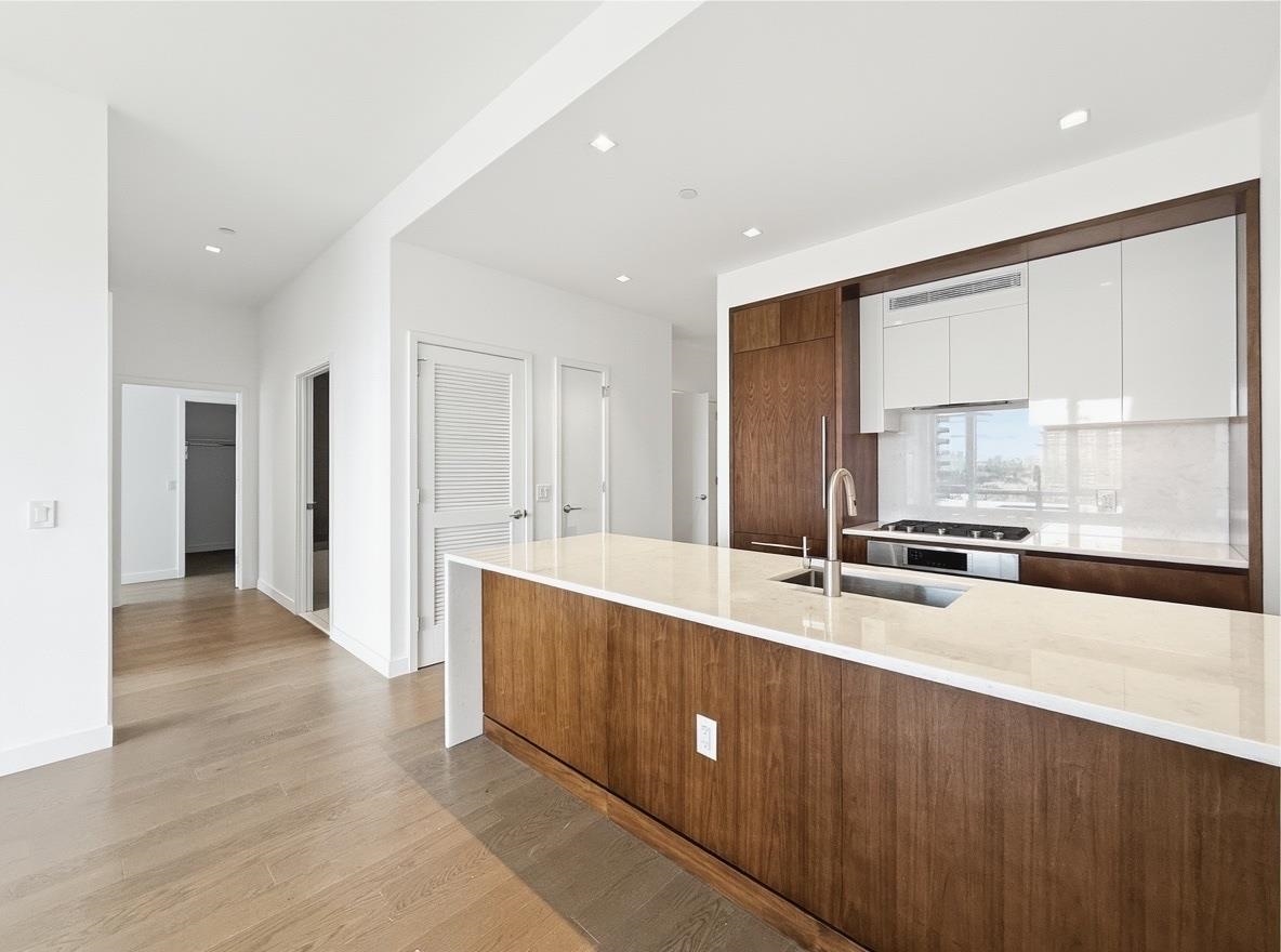 75 PARK LANE SOUTH #1904