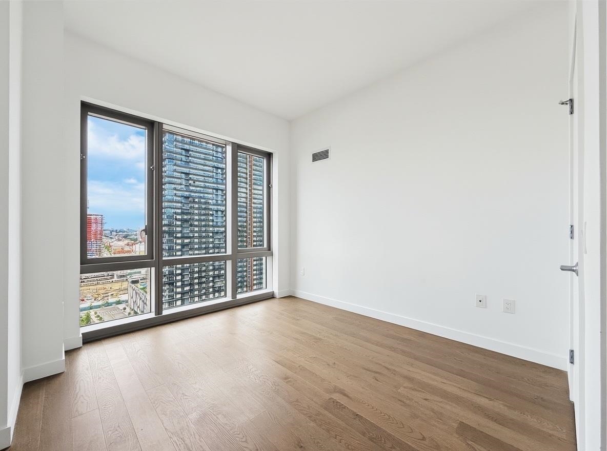 75 PARK LANE SOUTH #1904