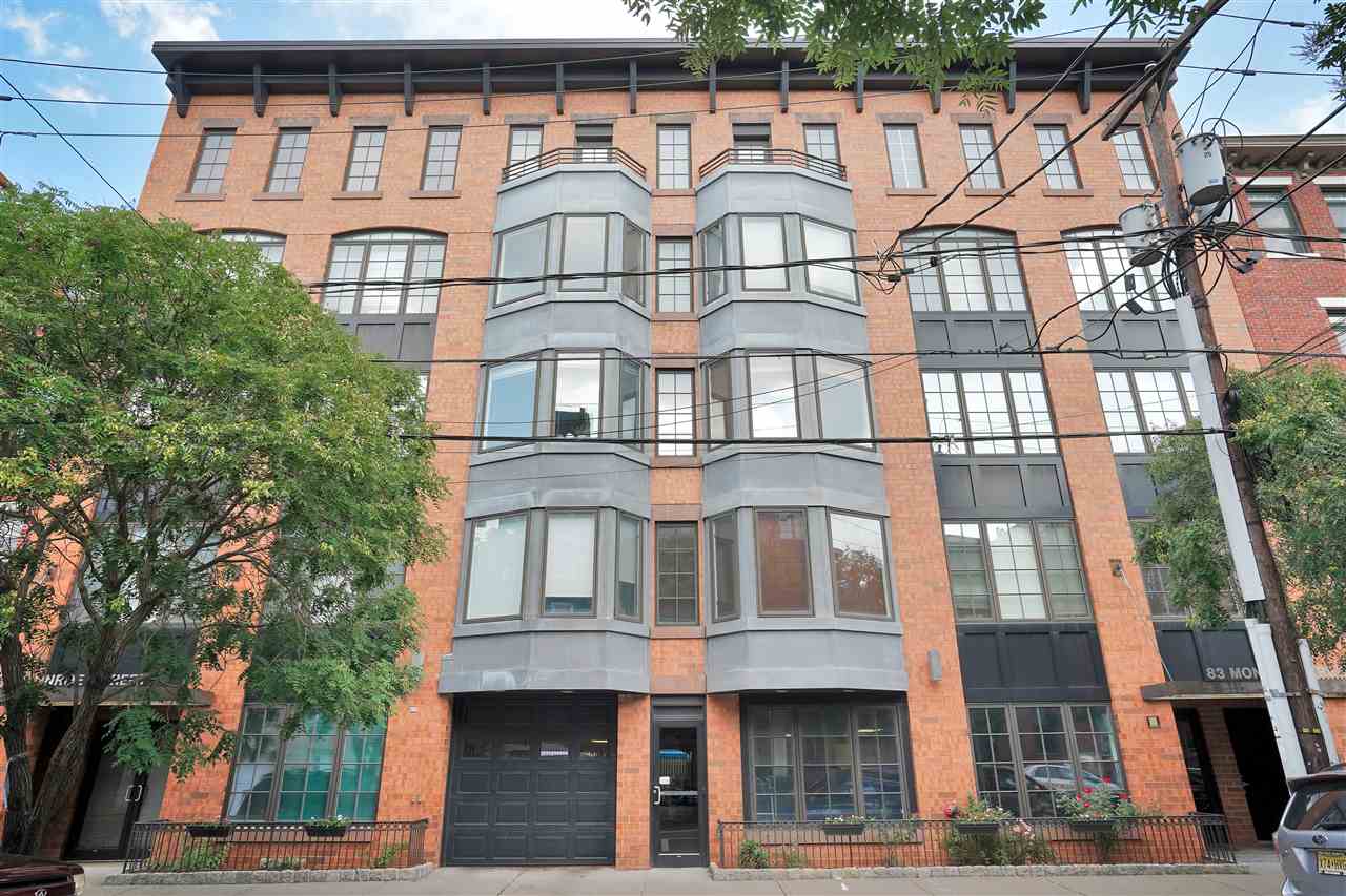 83 MONROE ST - Photo 1