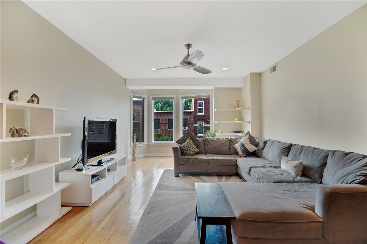 83 MONROE ST - Photo 4