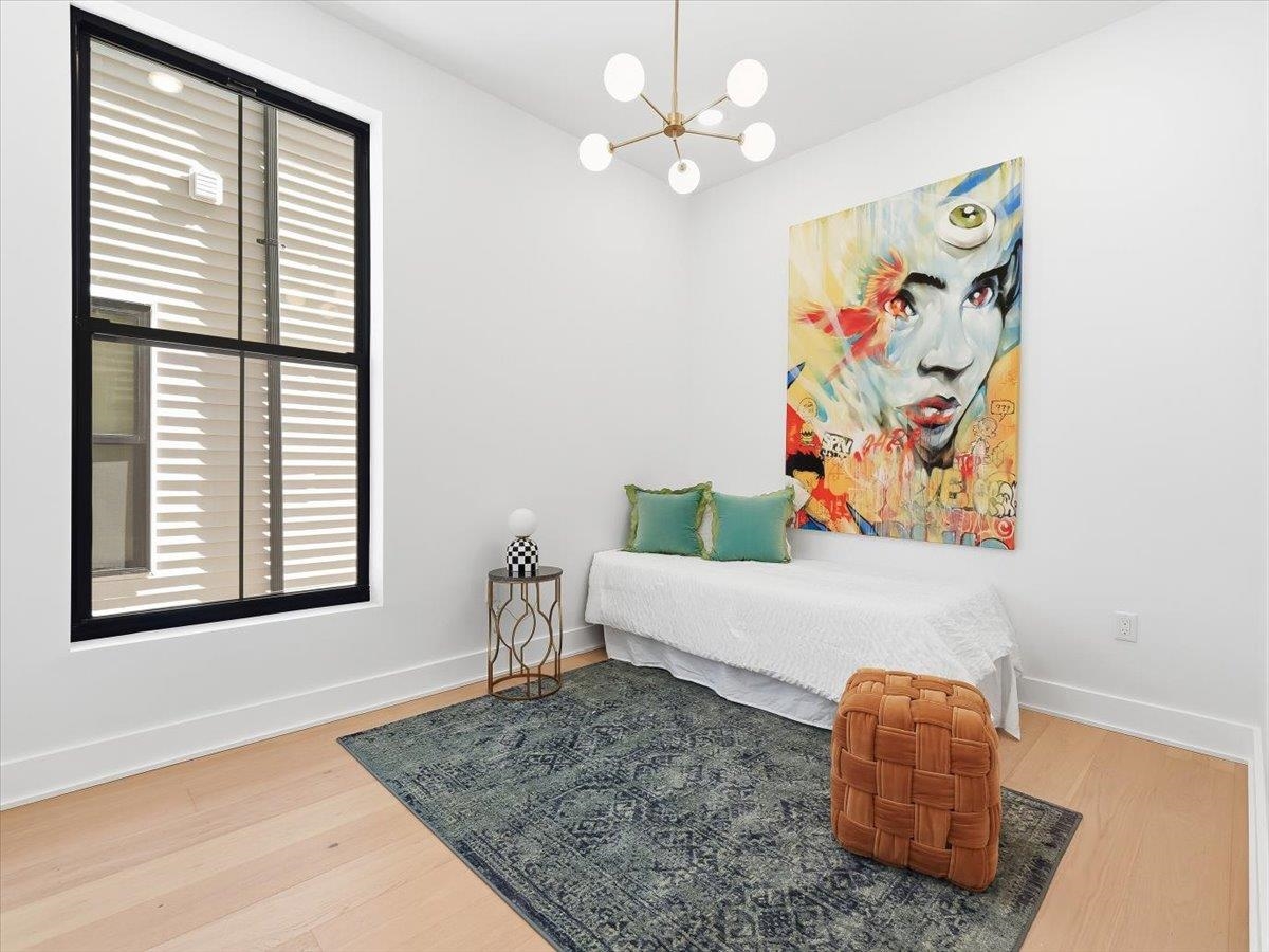 15 MANHATTAN AVE #2