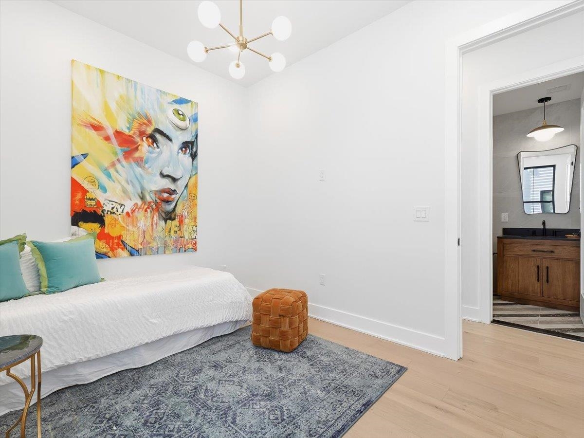 15 MANHATTAN AVE #2