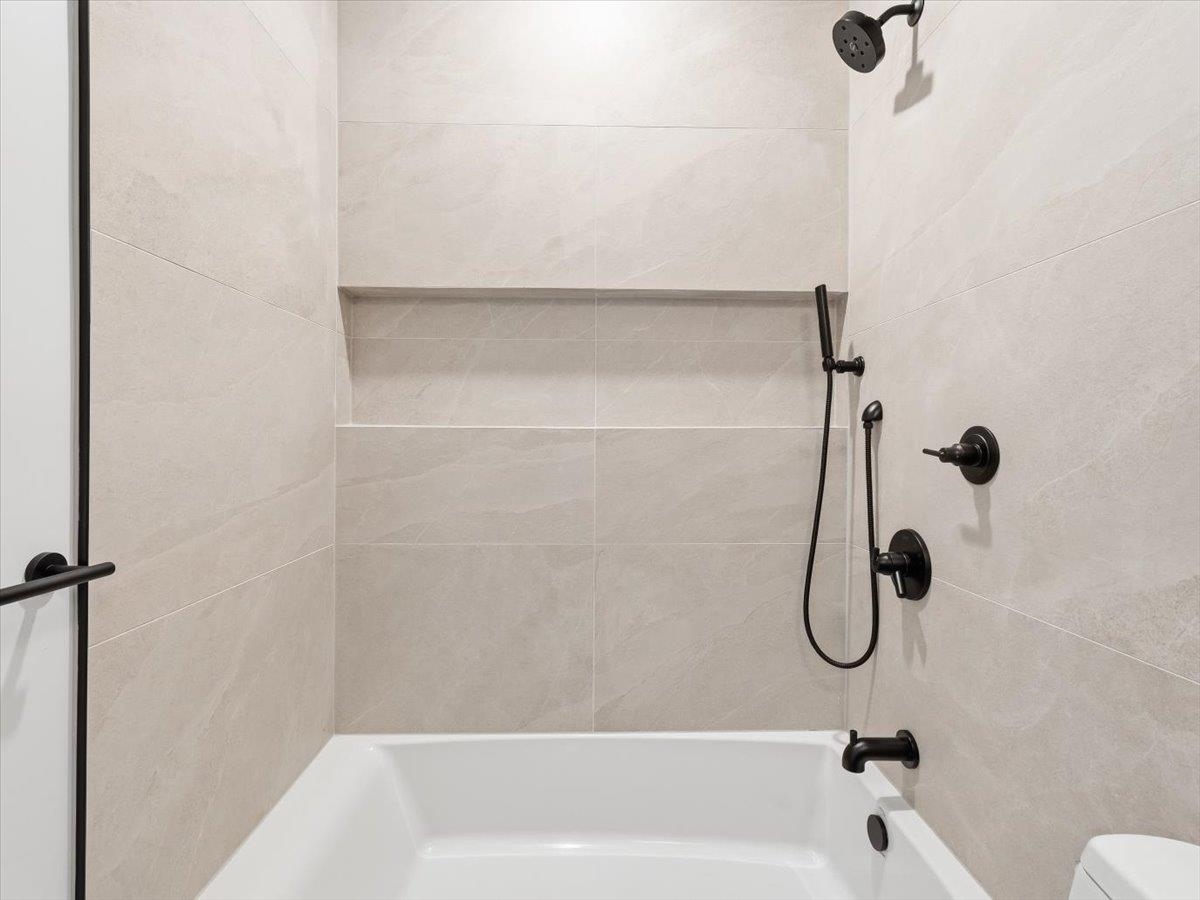 15 MANHATTAN AVE #2