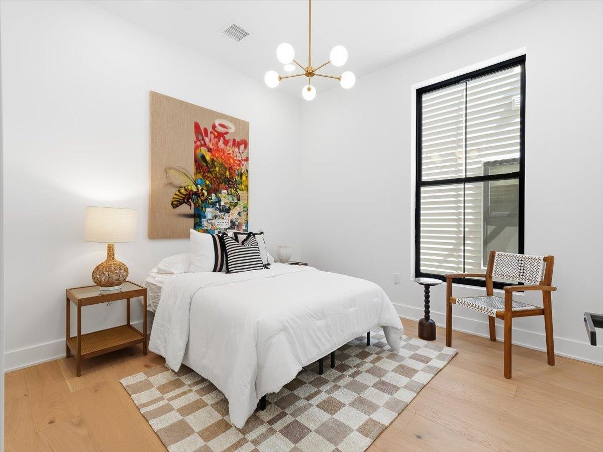 15 MANHATTAN AVE #2