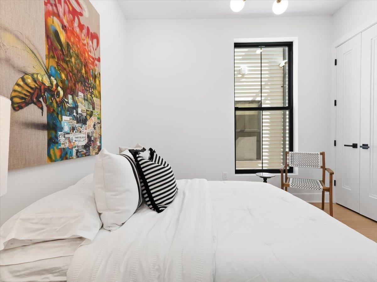 15 MANHATTAN AVE #2