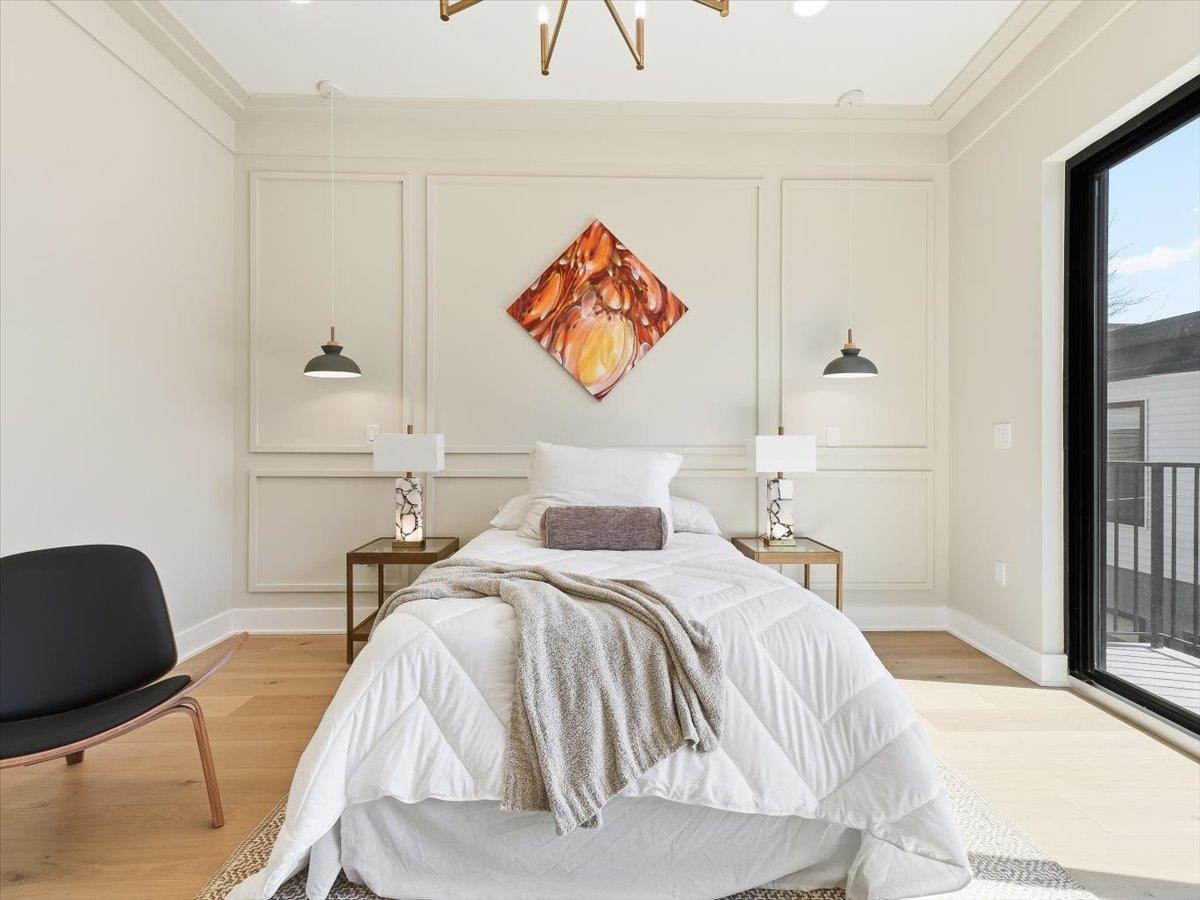 15 MANHATTAN AVE #2