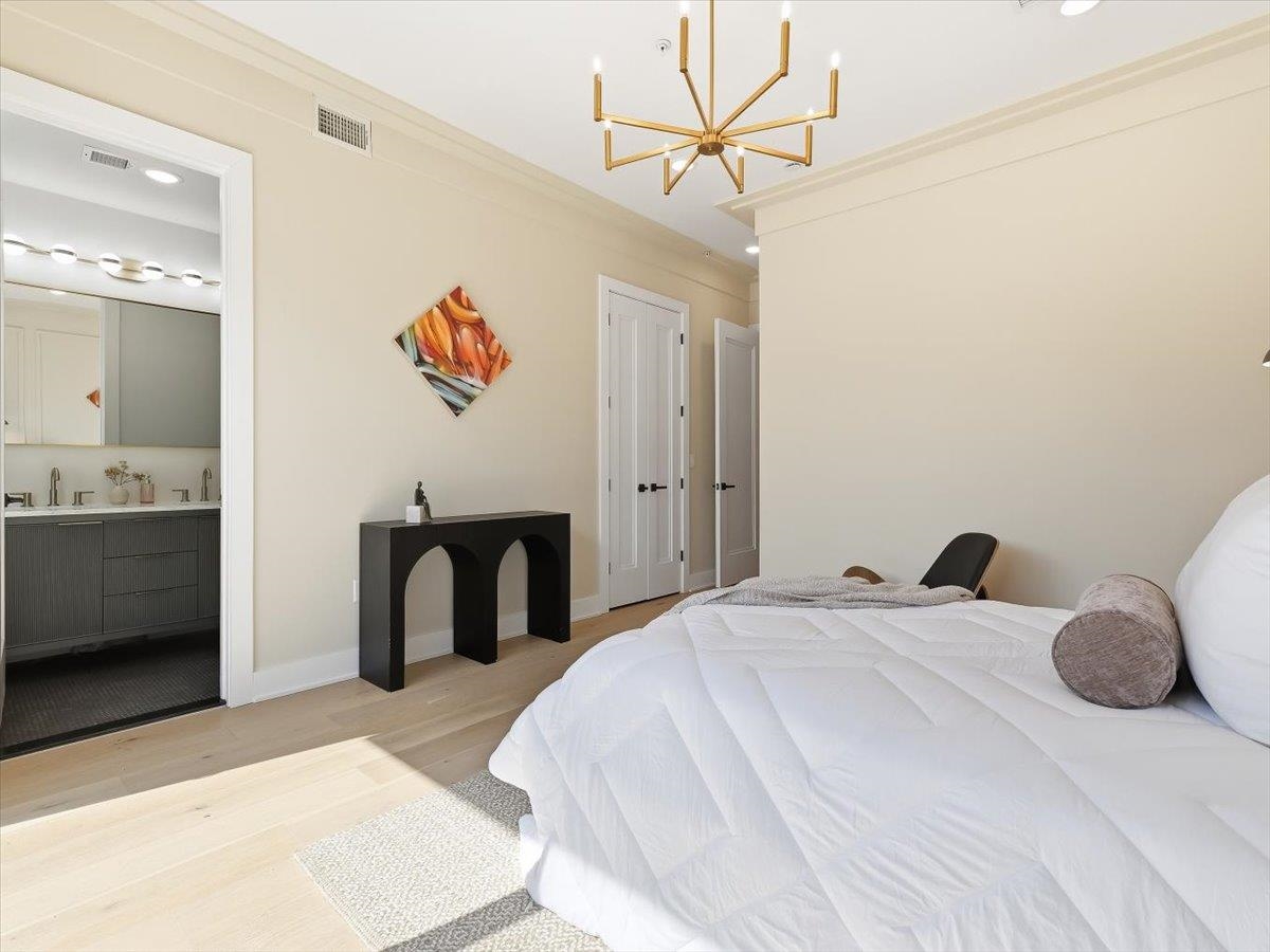 15 MANHATTAN AVE #2