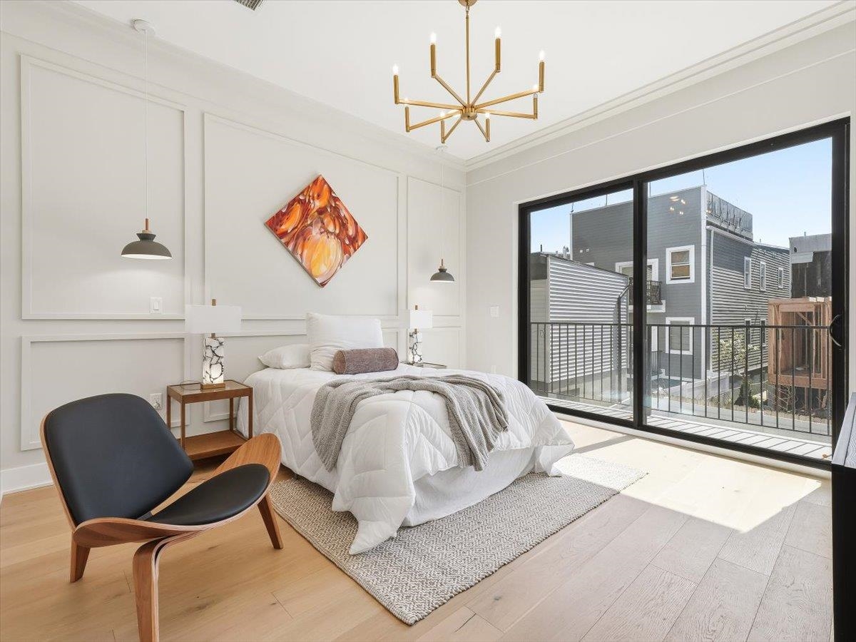 15 MANHATTAN AVE #2