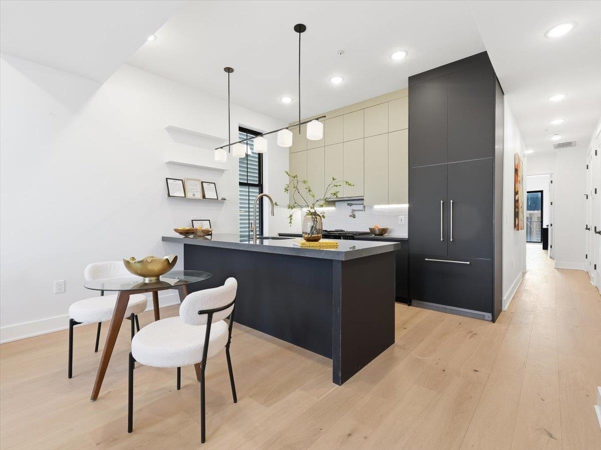 15 MANHATTAN AVE - Photo 5
