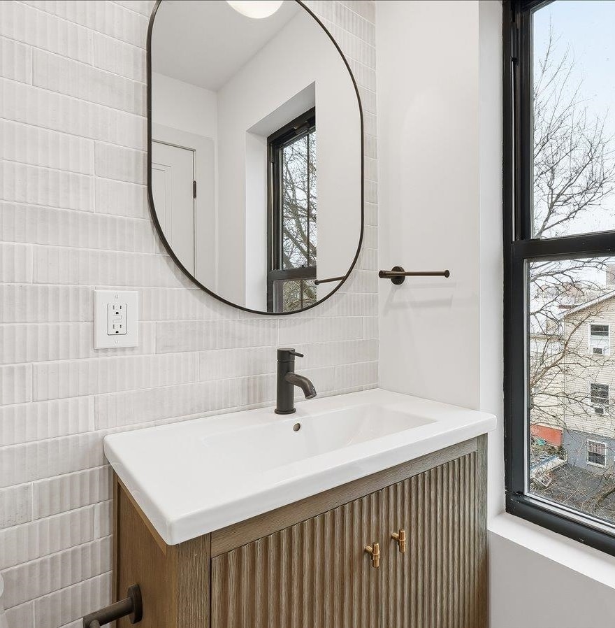 62 GARDNER AVE #2