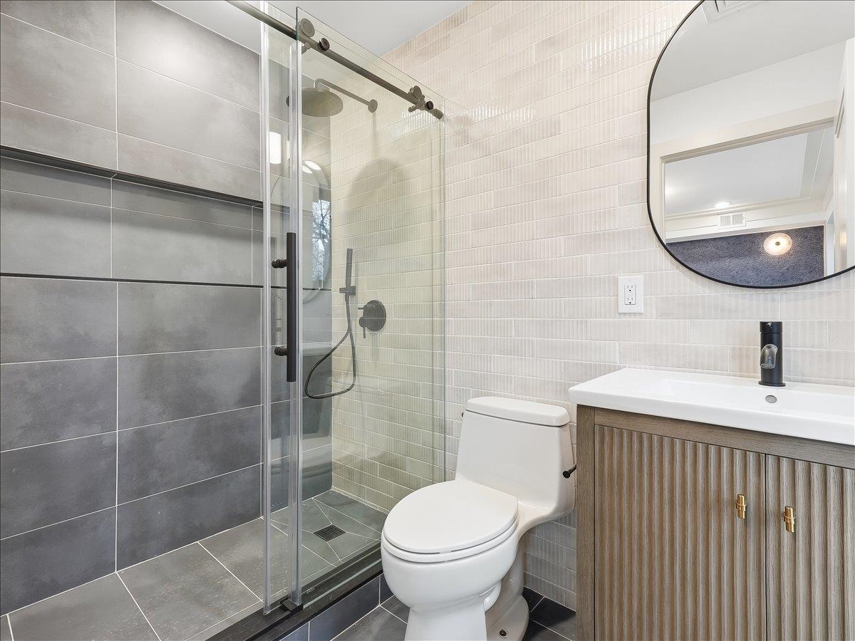 62 GARDNER AVE #2