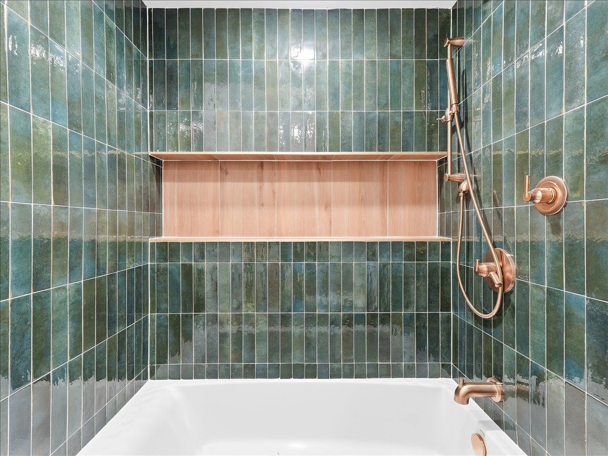 62 GARDNER AVE #2