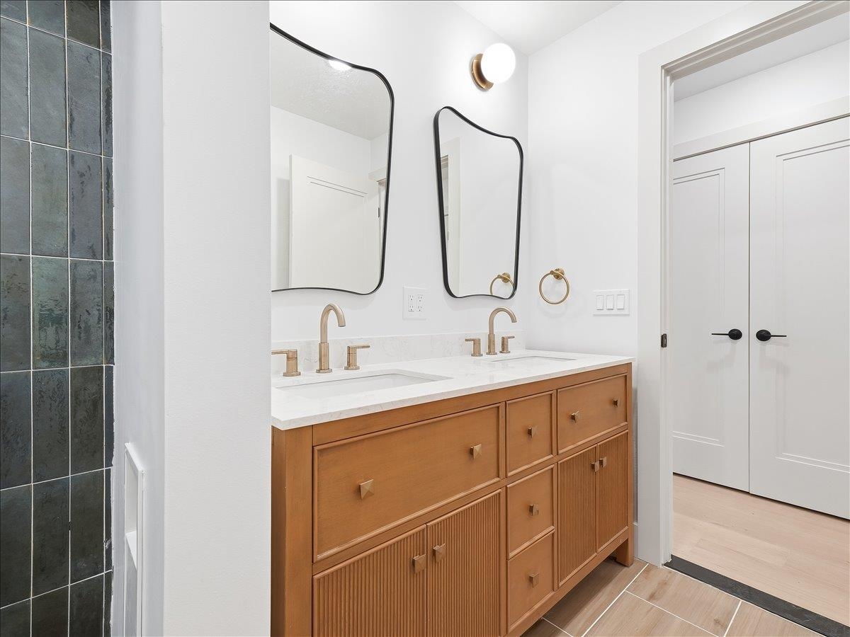 62 GARDNER AVE #2