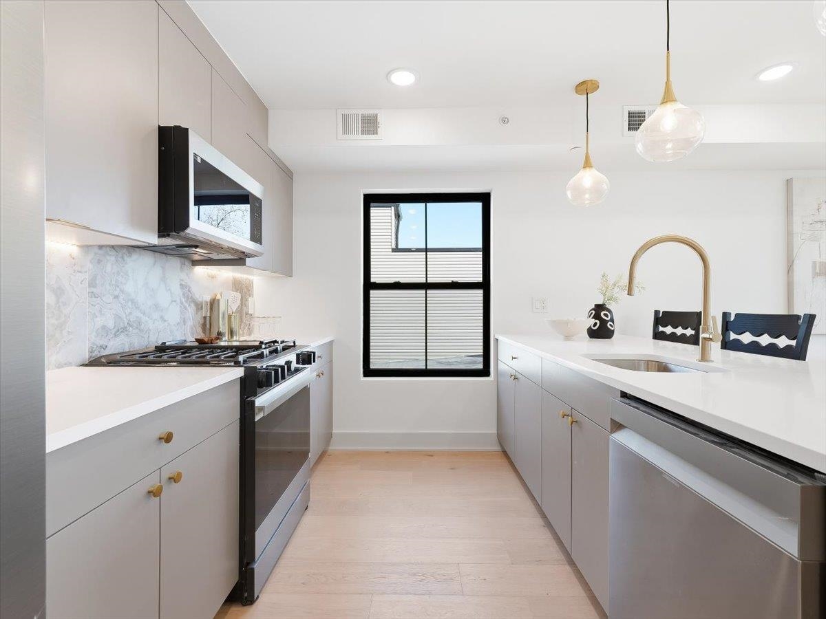 62 GARDNER AVE - Photo 1